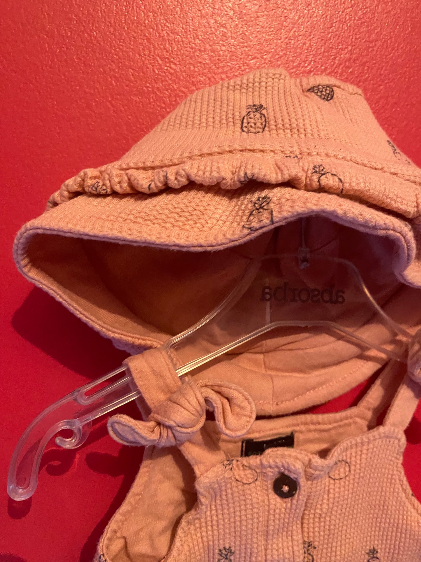 Combinaison rose à motifs + chapeau – Kiabi – 3 mois