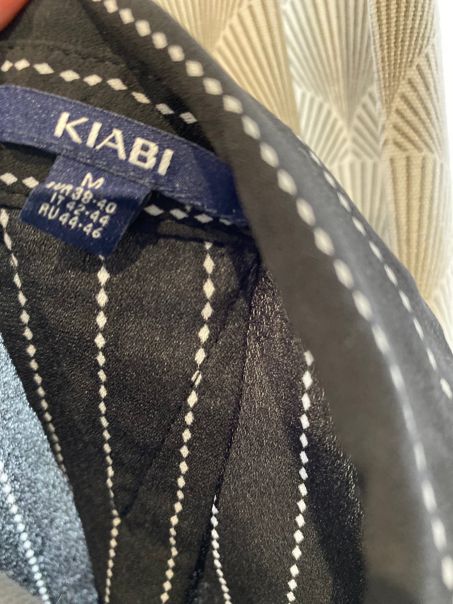 Blouse noire et blanche – Kiabi – taille M