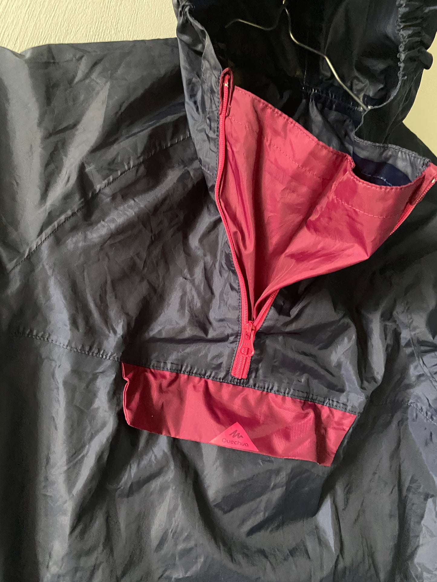 Coupe-vent / K-Way bleu marine et fuchsia – Taille 8 ans