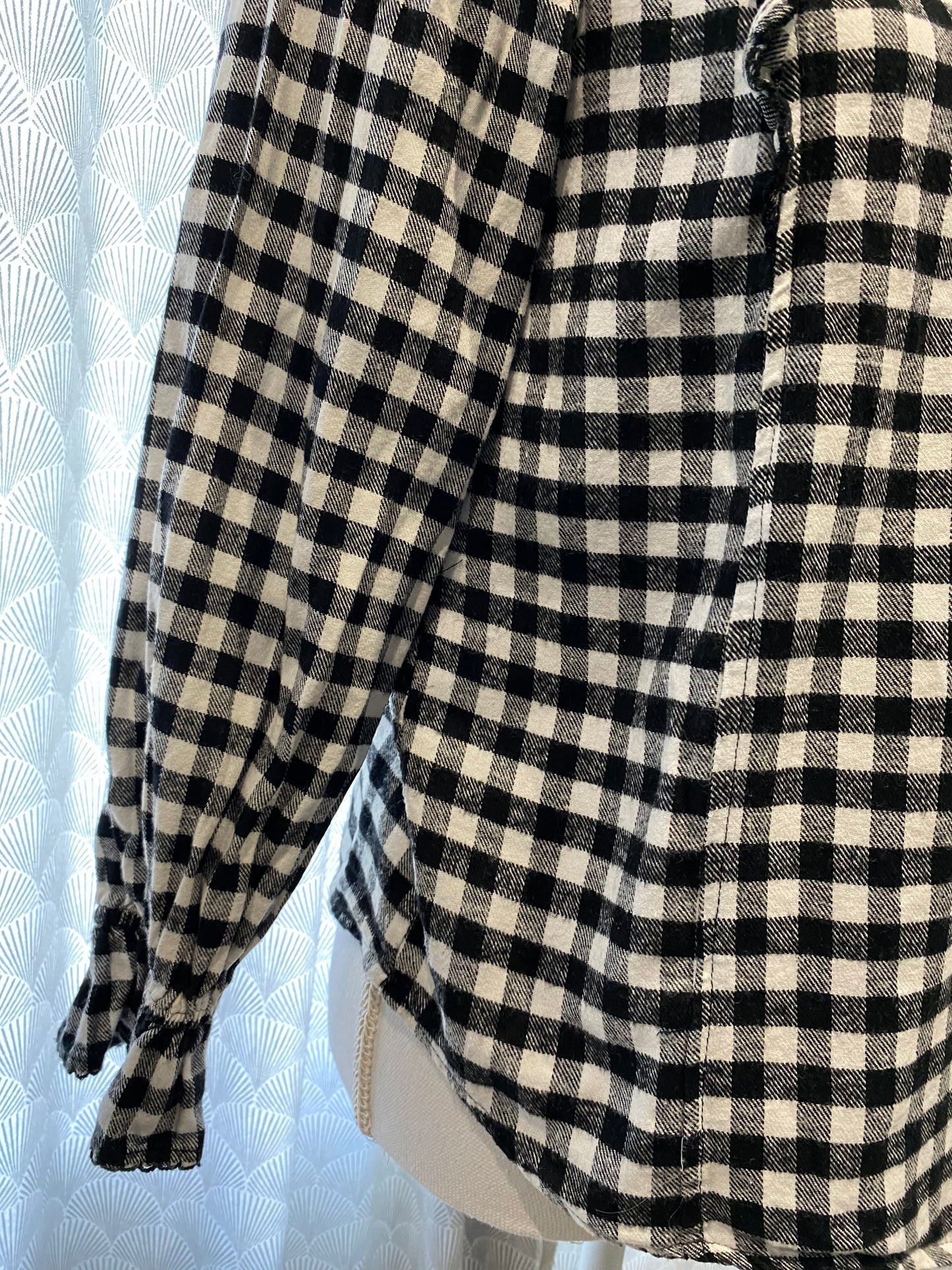 Chemise épaisse à carreaux noir & blanc avec froufrous épaules – Charlior – M