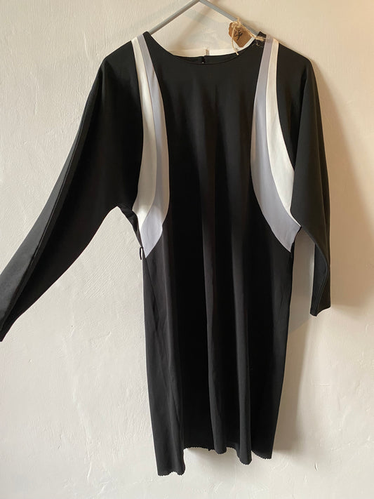 Robe noire manches longues cintrée – Taille 40 – Sans marque