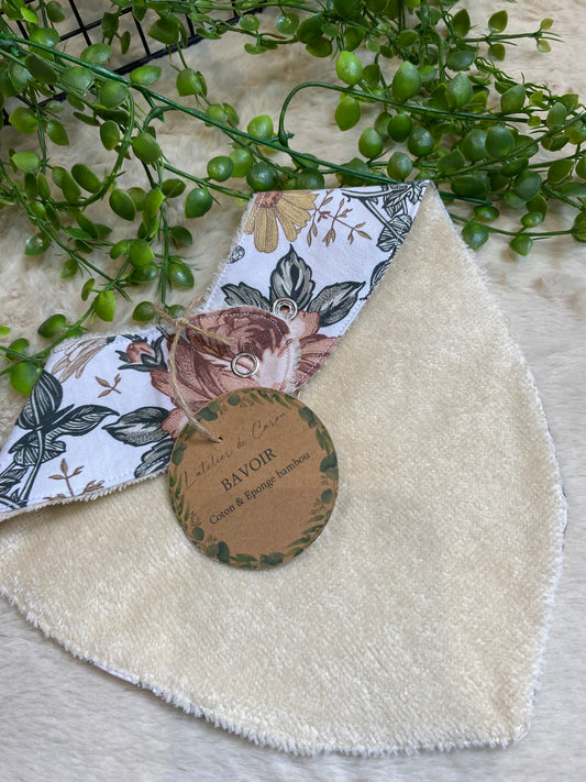 Bavoir à fleurs