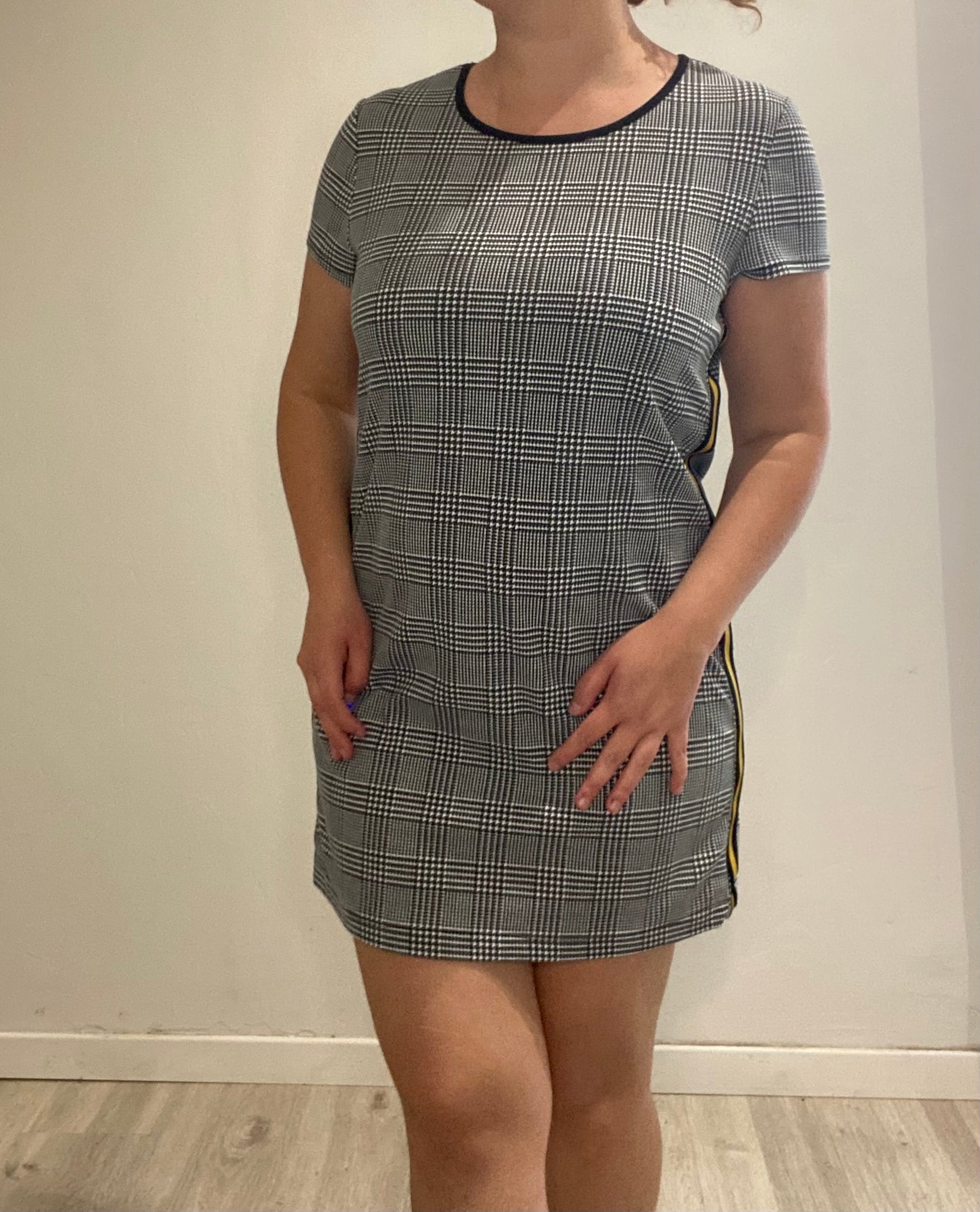 Robe droite manches courtes