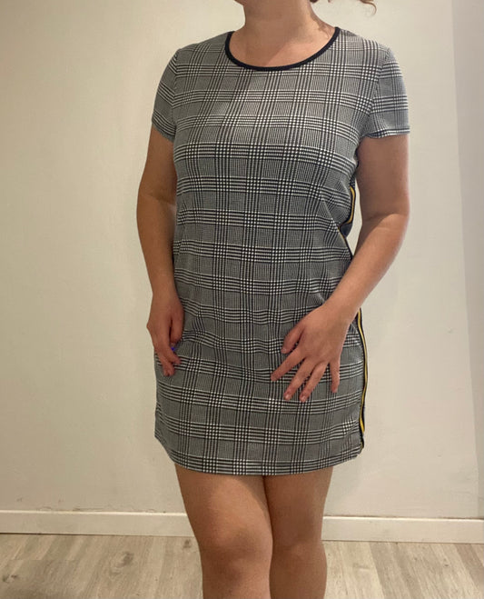 Robe droite manches courtes
