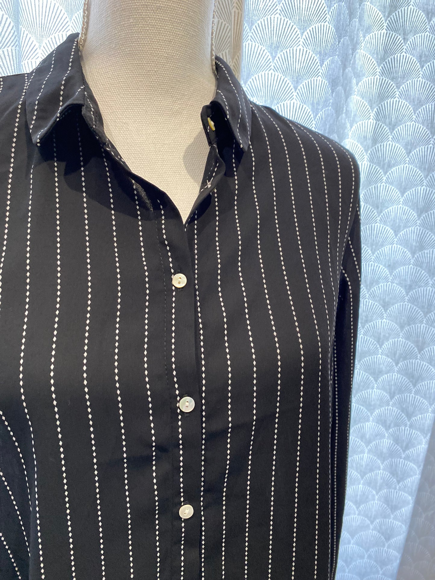 Blouse noire et blanche – Kiabi – taille M