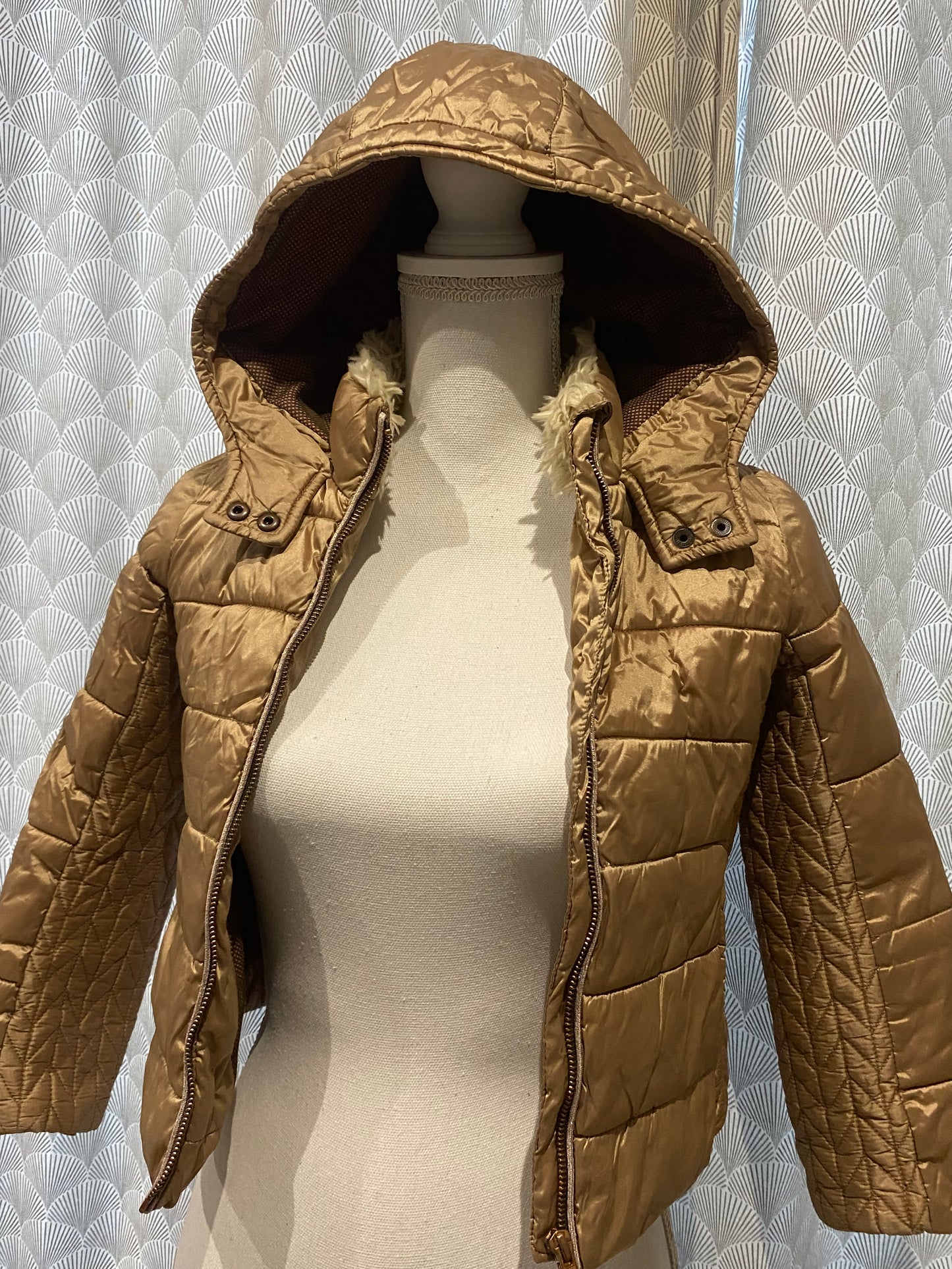 ✨ Doudoune dorée – Catimini – 8 ans