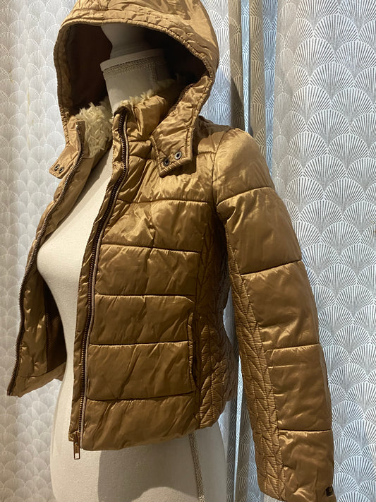 ✨ Doudoune dorée – Catimini – 8 ans