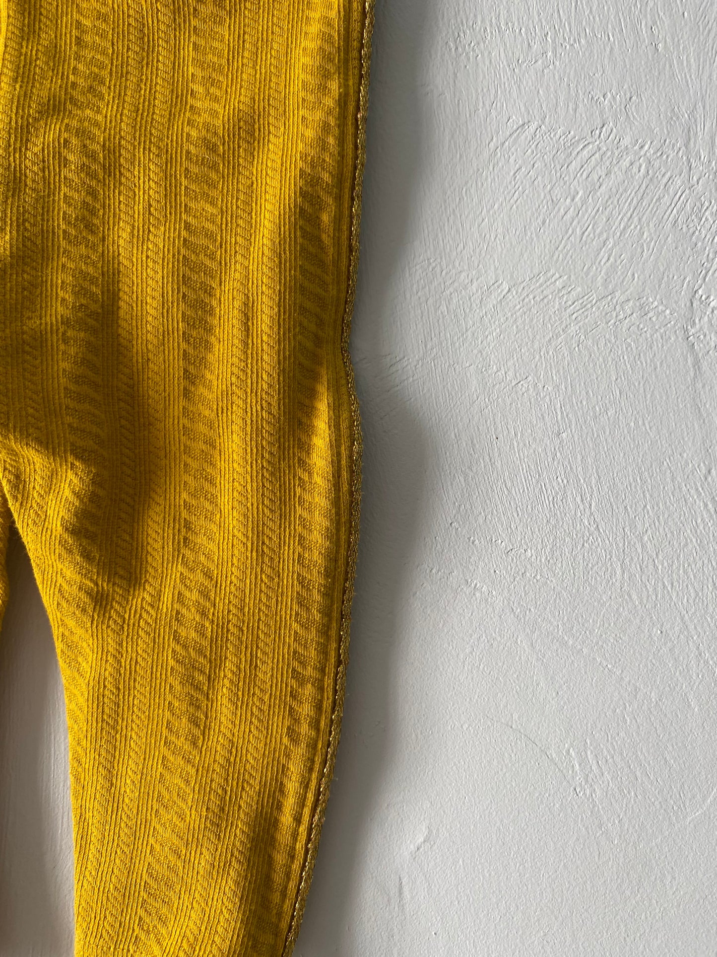 Legging bébé jaune moutarde texturé – 12 mois – Orchestra