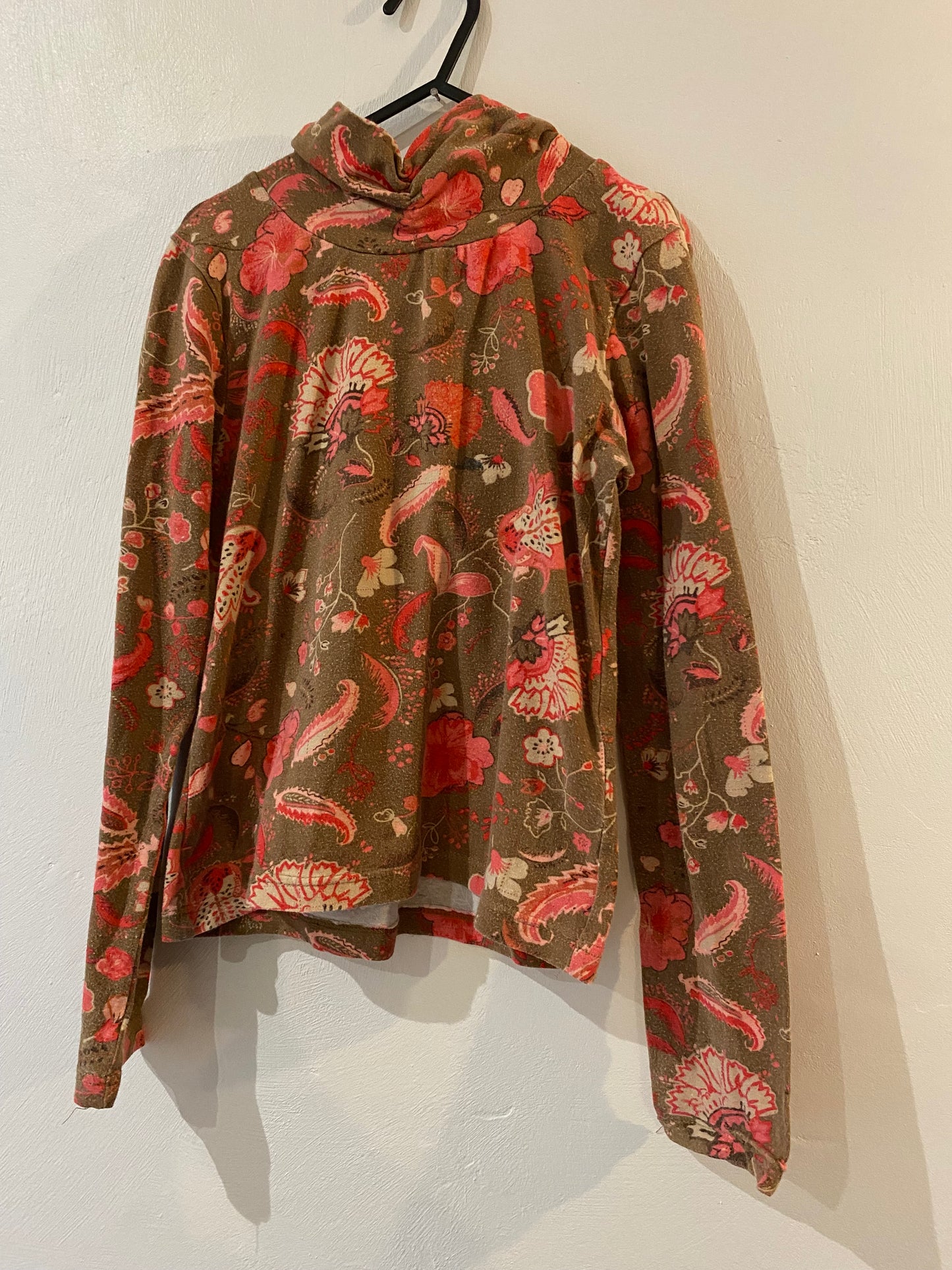 Col roulé marron à fleurs roses – Marèse – 10 ans 🌸🤎