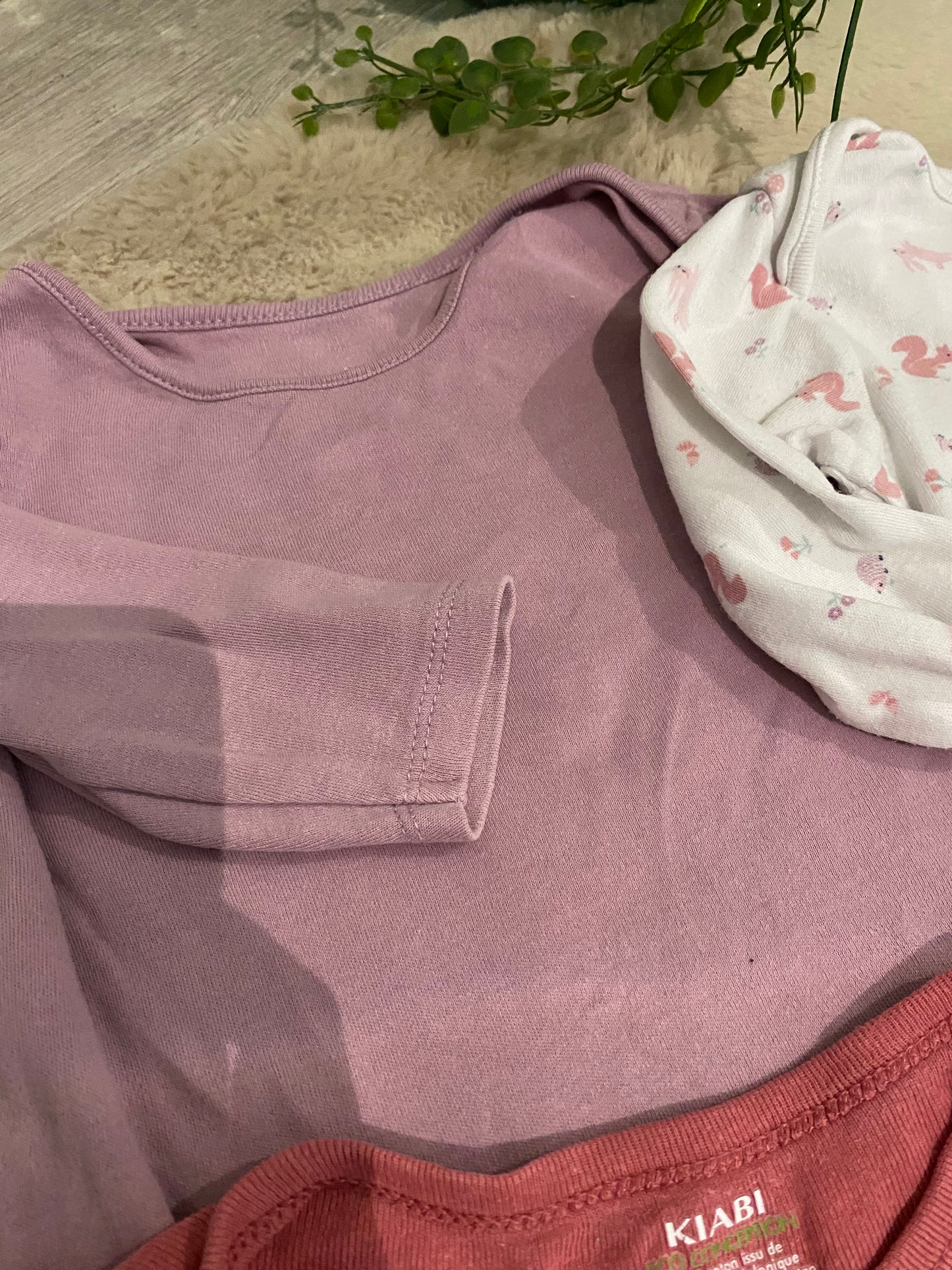 Lot de 3 bodies bébé fuchsia manches longues – 9 mois – Marques variées