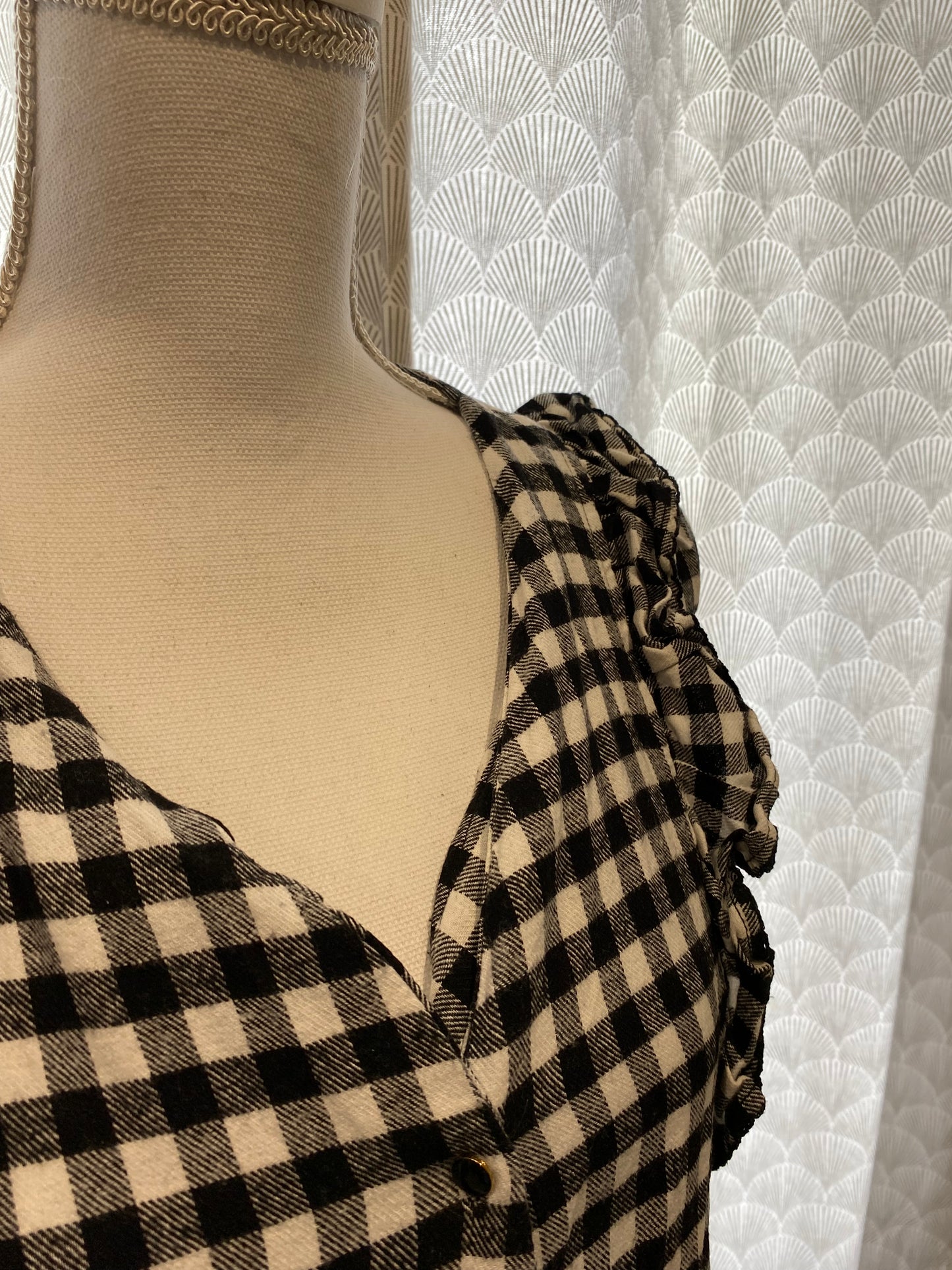 Chemise épaisse à carreaux noir & blanc avec froufrous épaules – Charlior – M