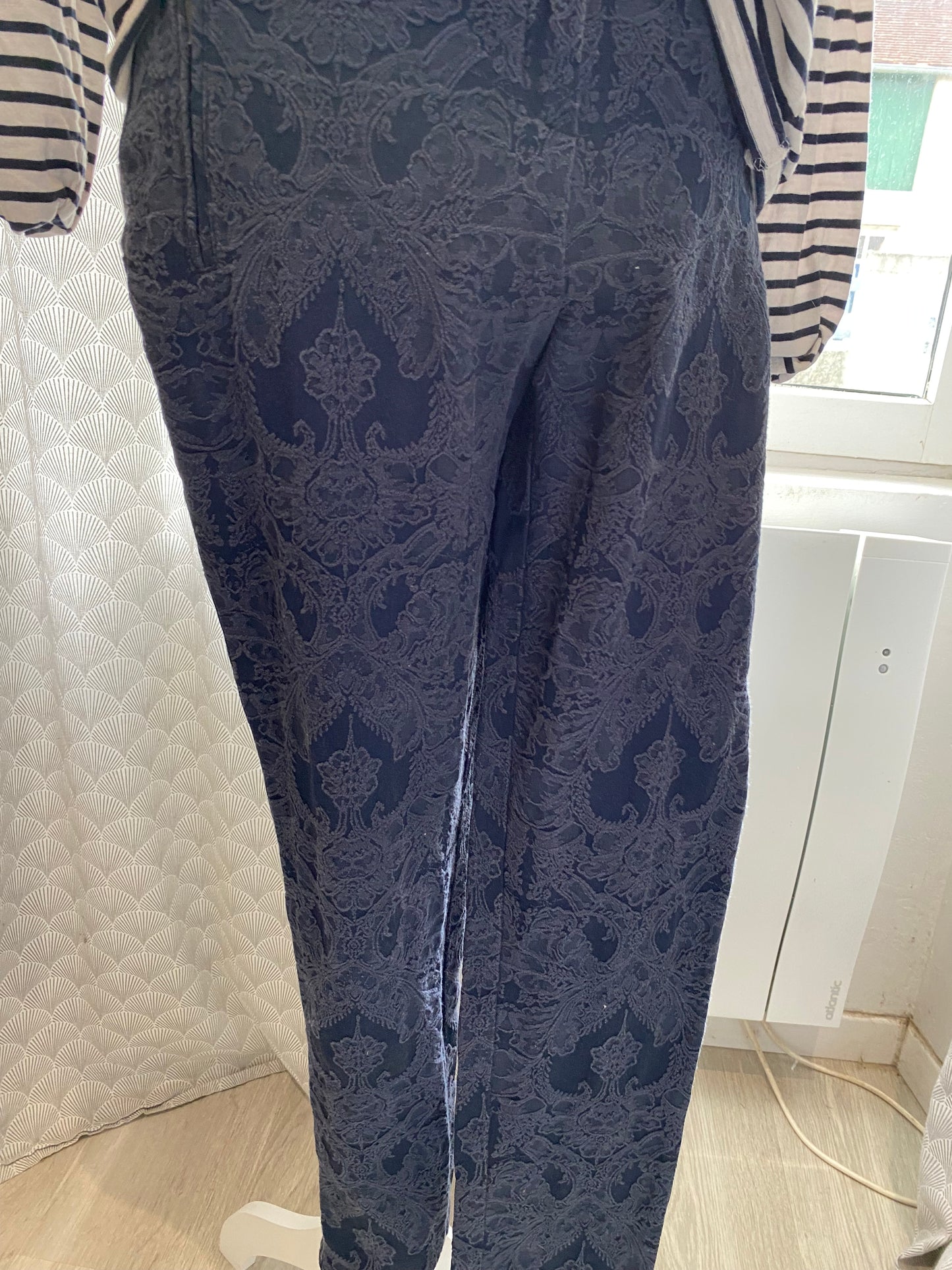 Pantalon chino marine à détails dentelle CAMAÏEU – Taille 36/38