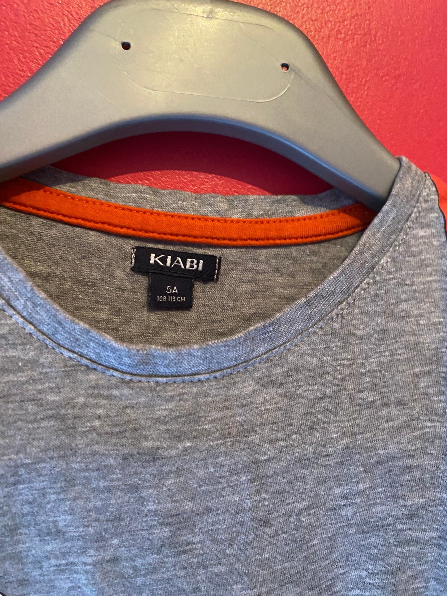 T-shirt gris à motifs chaussures – Kiabi – Taille 5ans