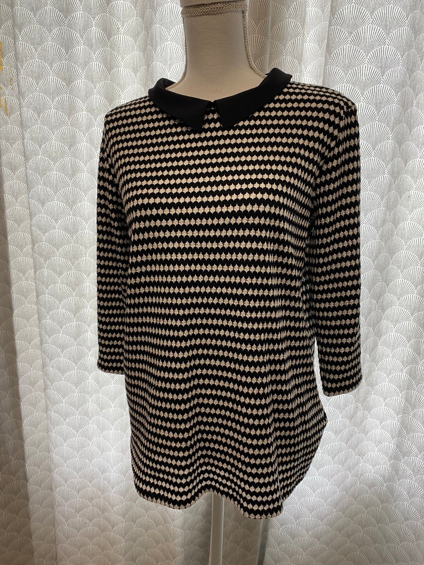 T-shirt épais à col Claudine noir et blanc Kiabi – Taille XL