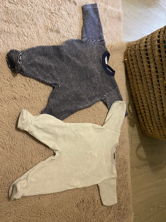 Lot 2 pyjamas velours rayés – Petit Bateau – 1 mois