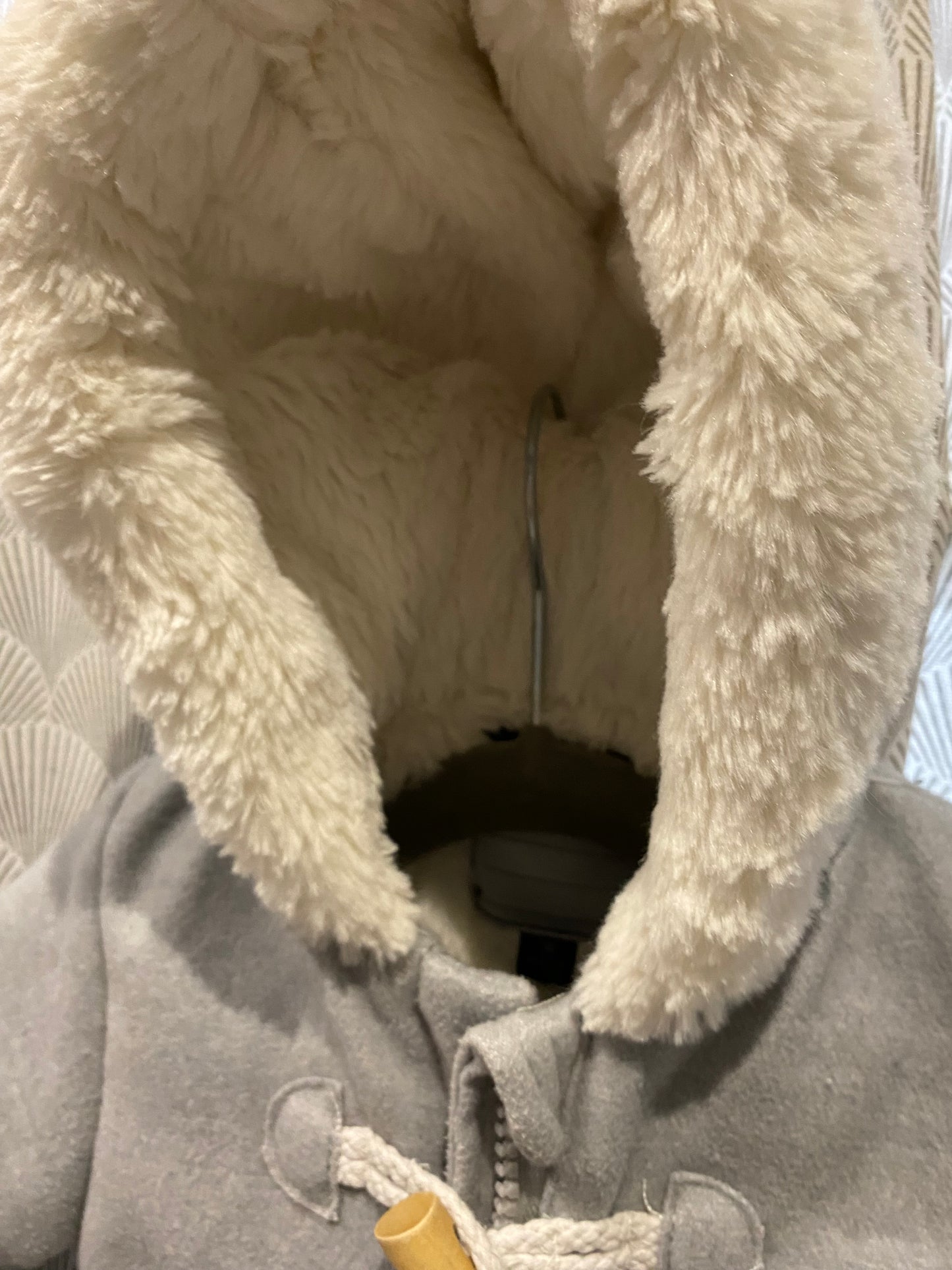 🧥 Duffle-coat gris fourré blanc – Kiabi – 3 mois