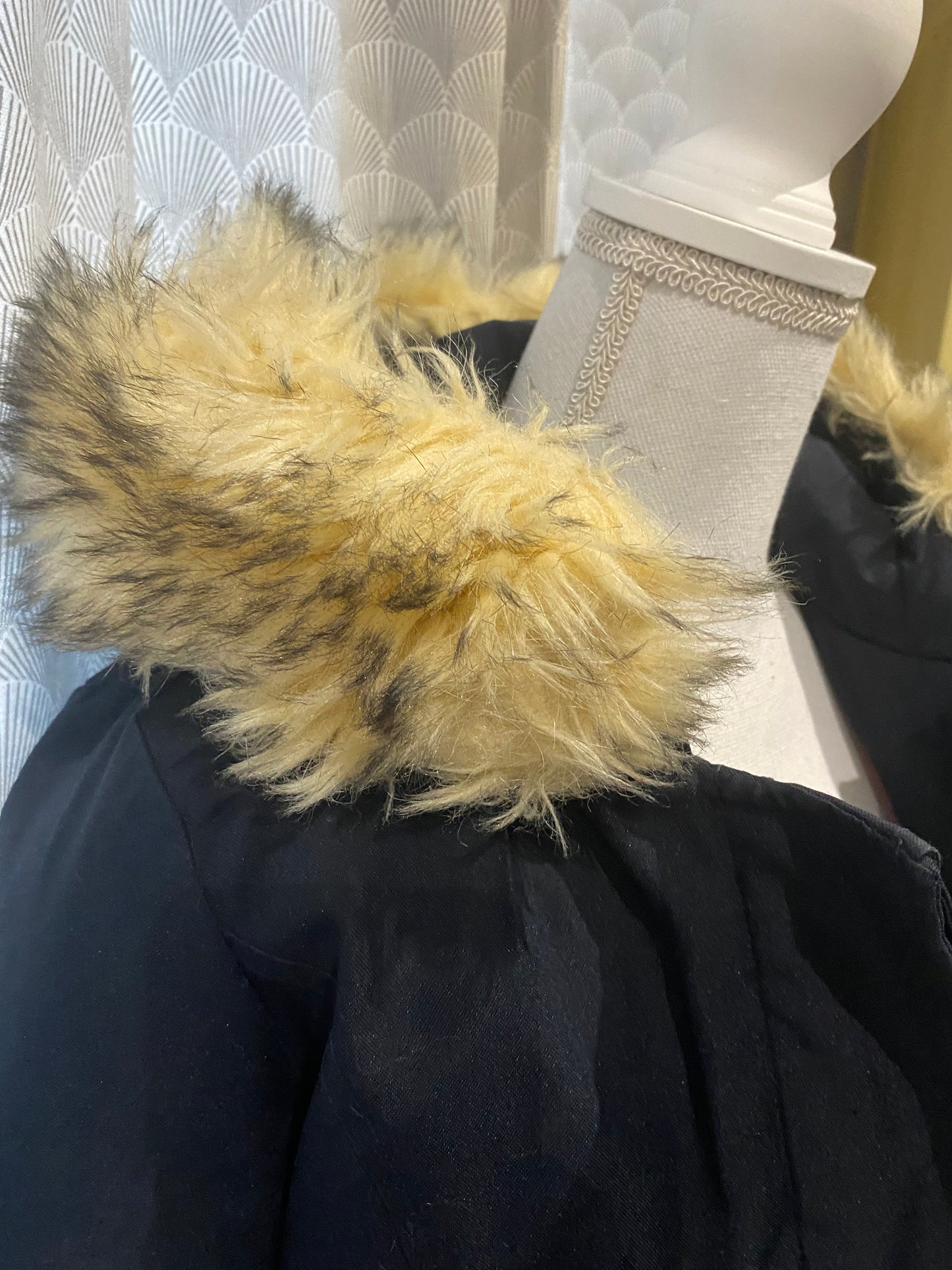 ❄️ Doudoune noire à capuche moumoute – Paragoose – 10 ans