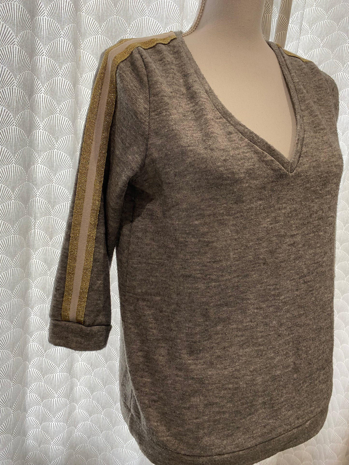 Pull manches 3/4 avec coutures dorées GRAIN DE MALICE – Taille 38 ✨