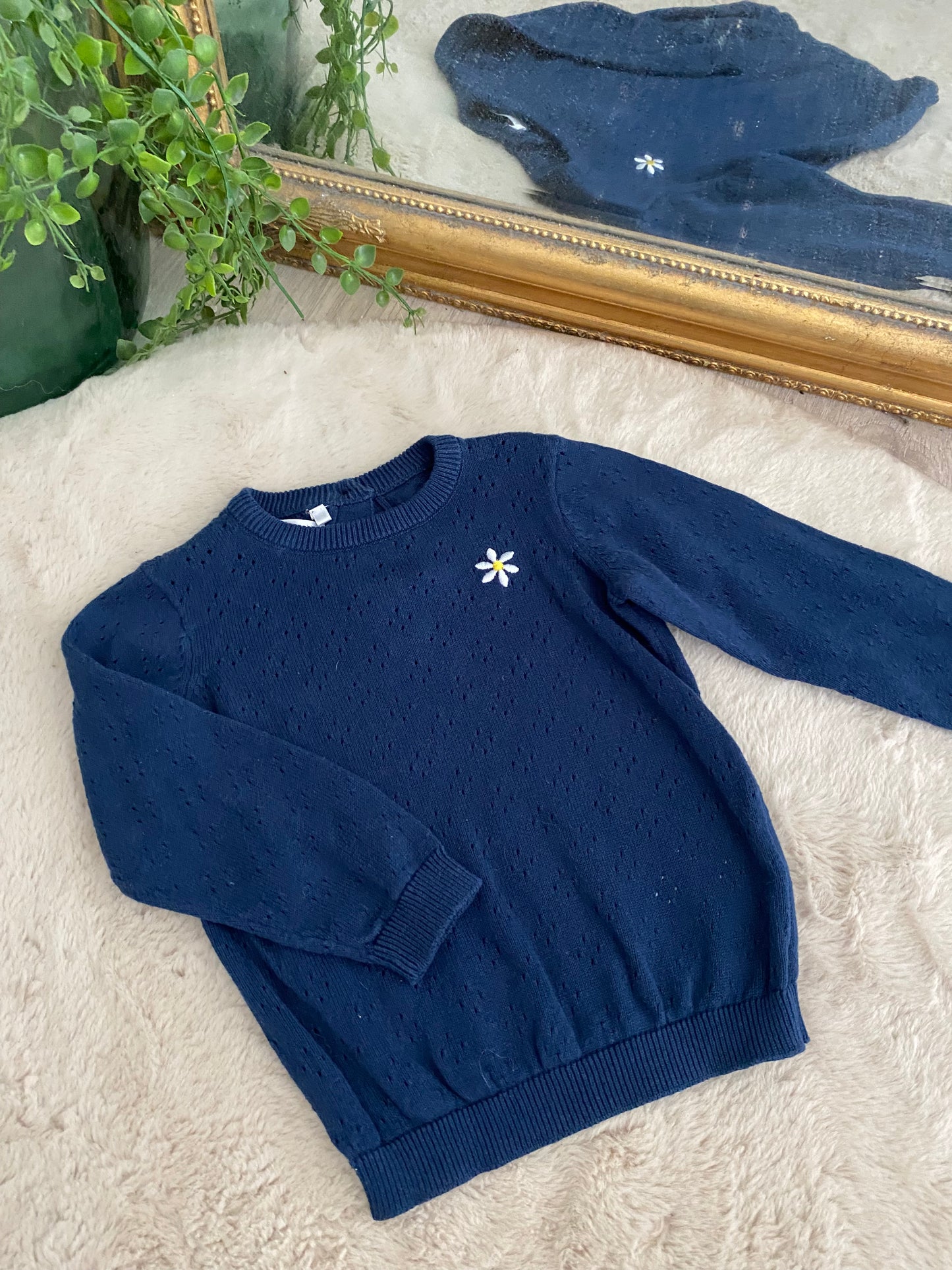 Pull bleu ajouré à marguerite– 24 mois
