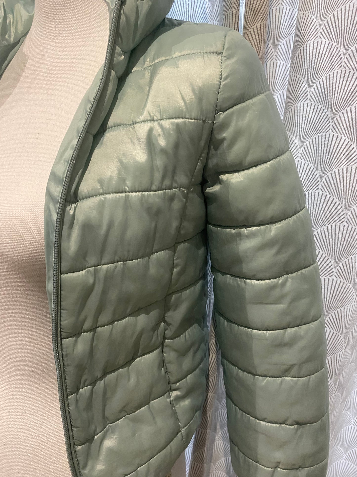 ❄️ Doudoune légère bleu ciel – Kiabi – 8 ans