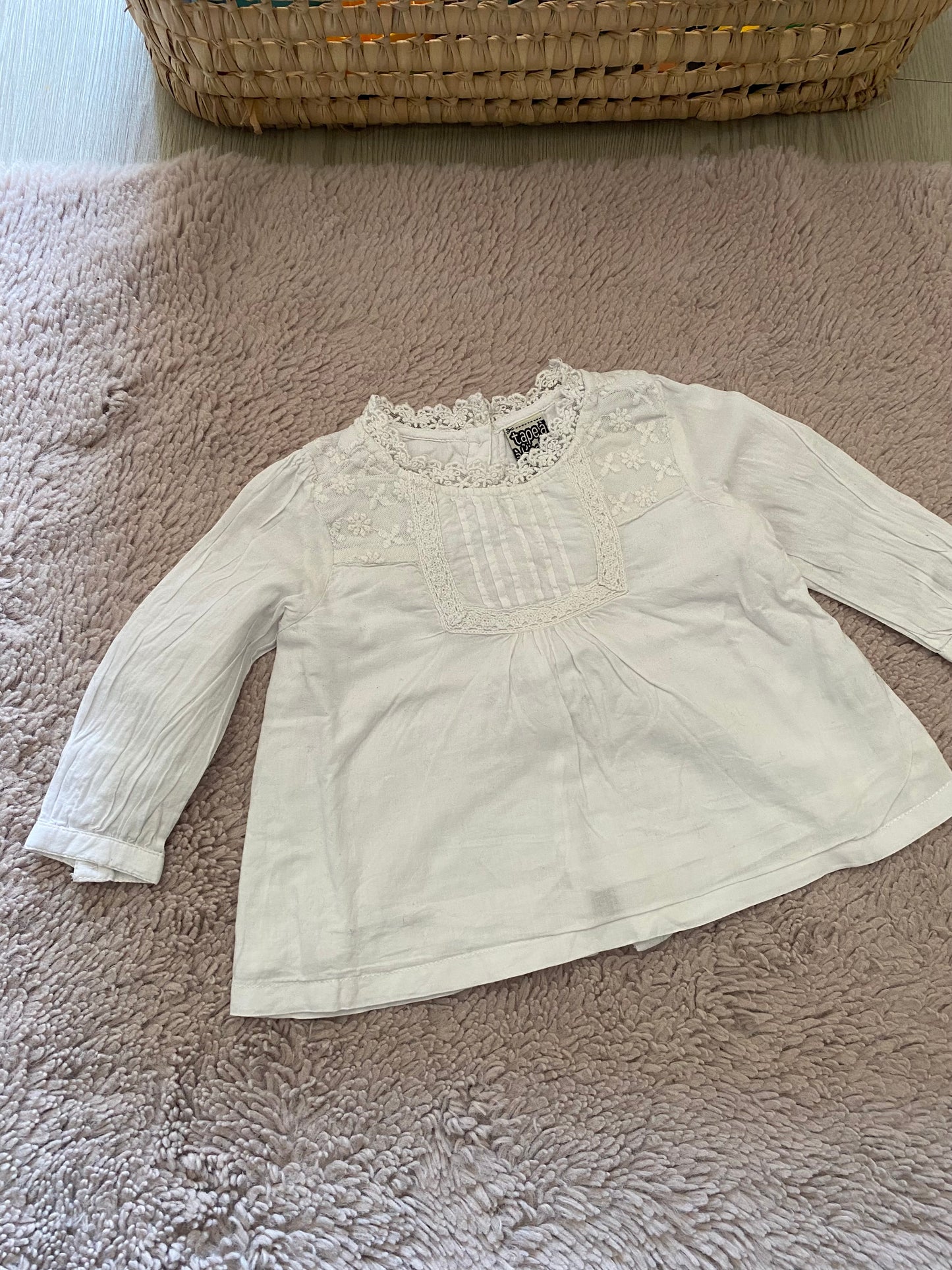 🤍 Blouse blanche effet broderie – Tape à l’Œil – 6 mois