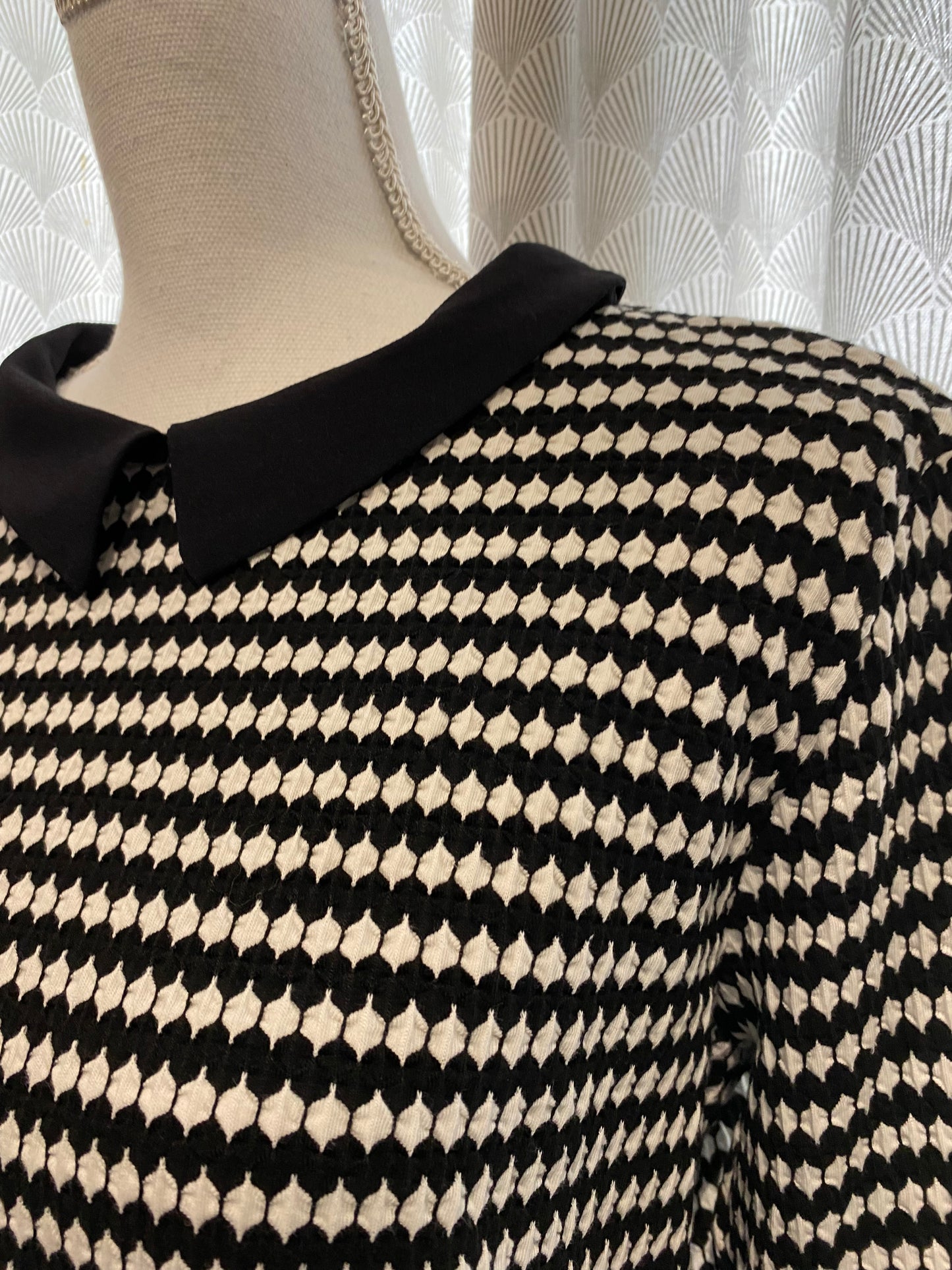 T-shirt épais à col Claudine noir et blanc Kiabi – Taille XL