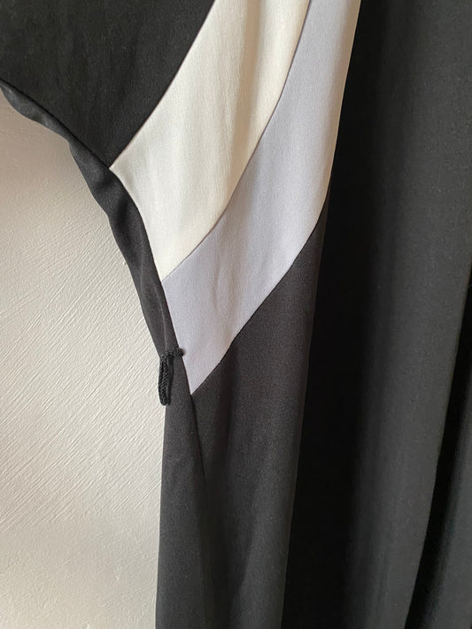 Robe noire manches longues cintrée – Taille 40 – Sans marque