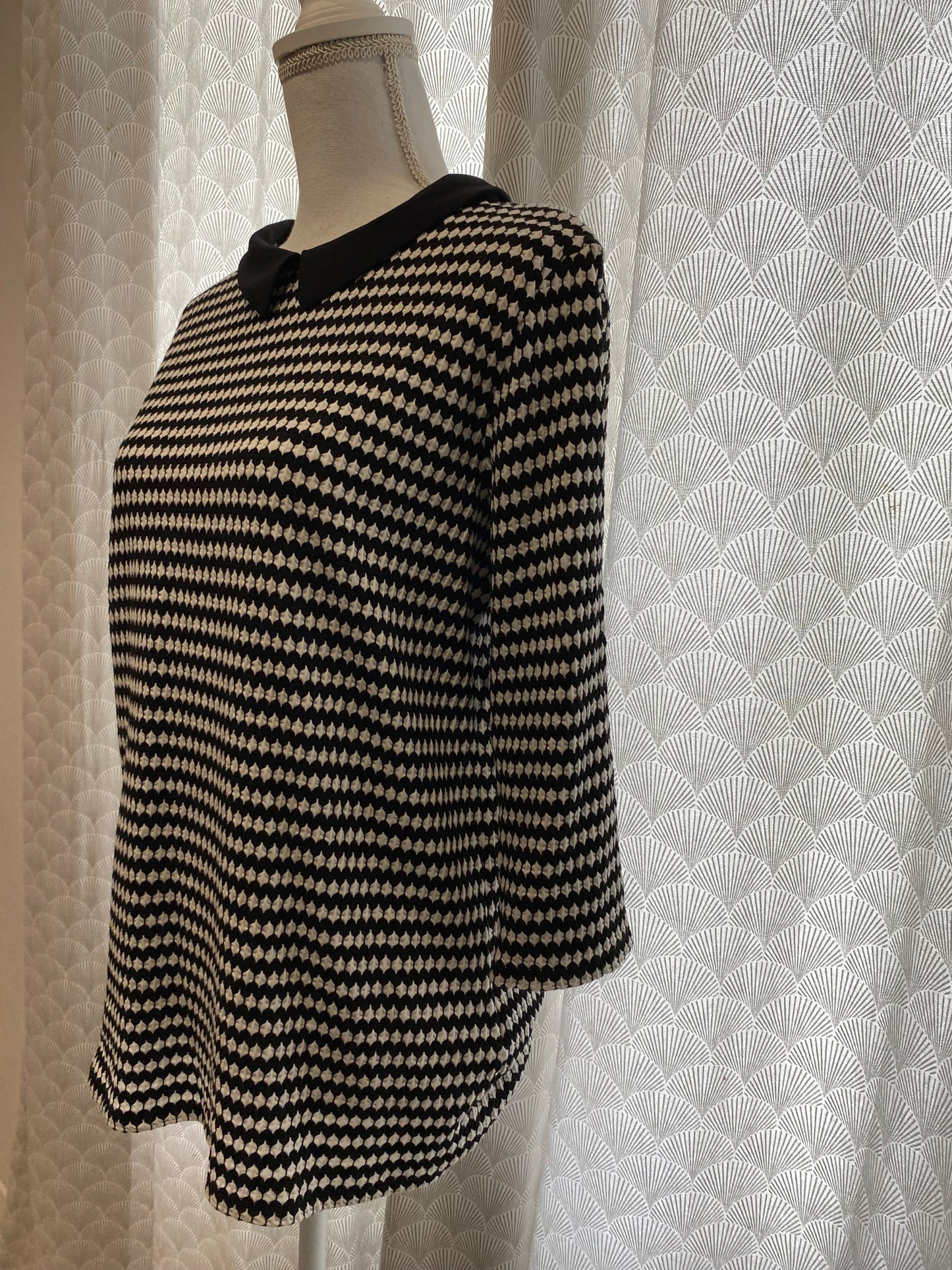 T-shirt épais à col Claudine noir et blanc Kiabi – Taille XL