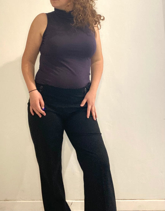 Pantalon noir décor boutons