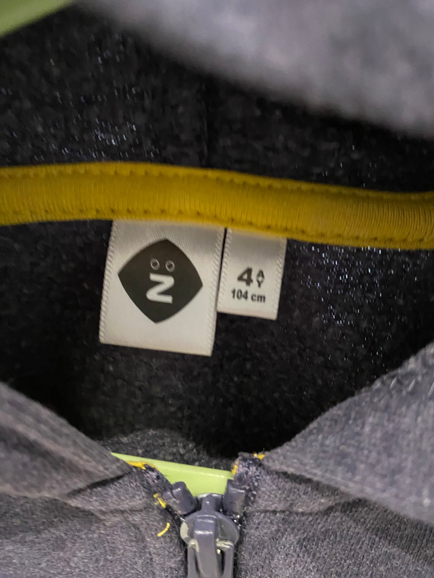 Gilet sweat à capuche écriture “Tokyo” – 4 ans – Z