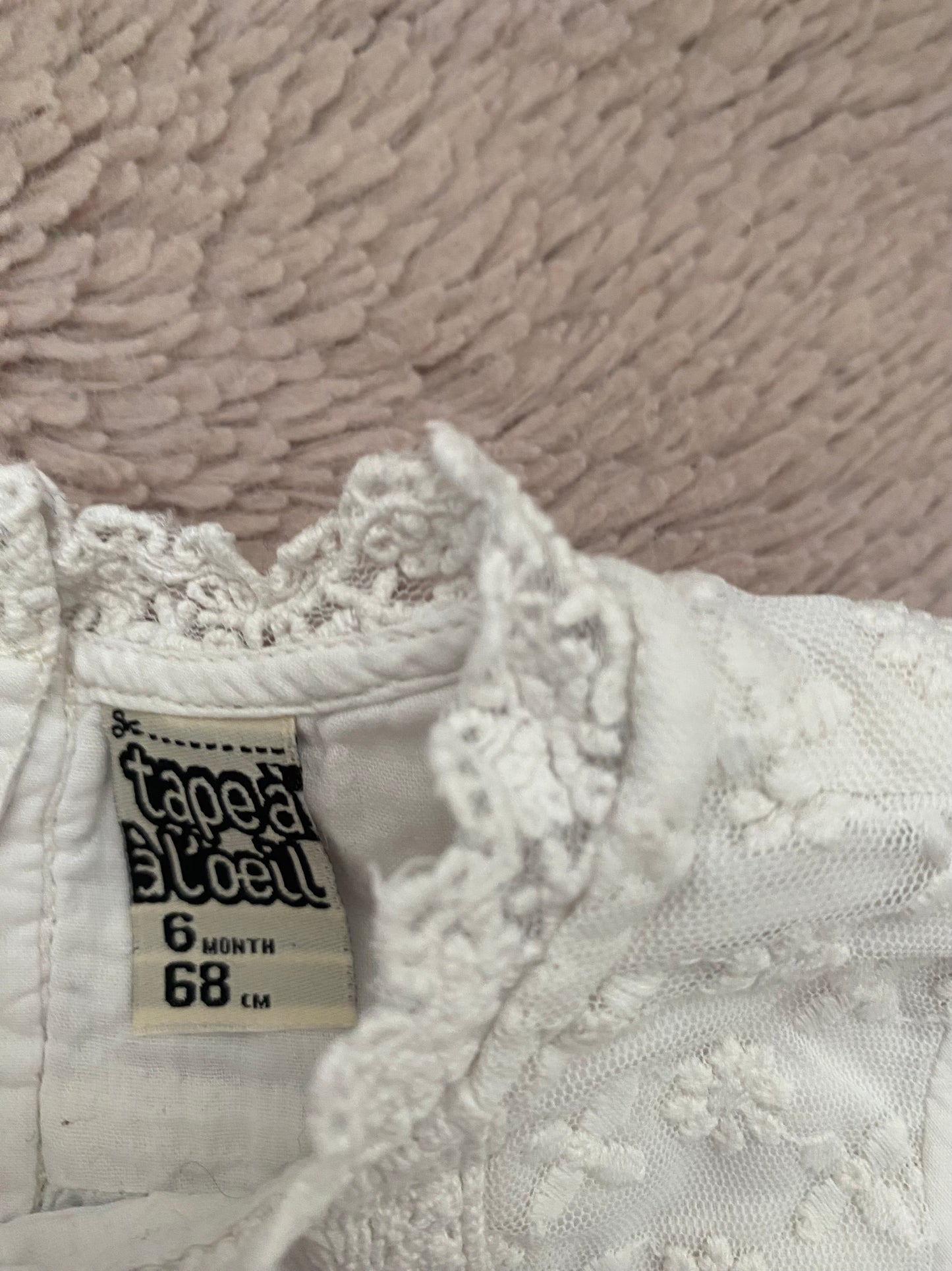 🤍 Blouse blanche effet broderie – Tape à l’Œil – 6 mois