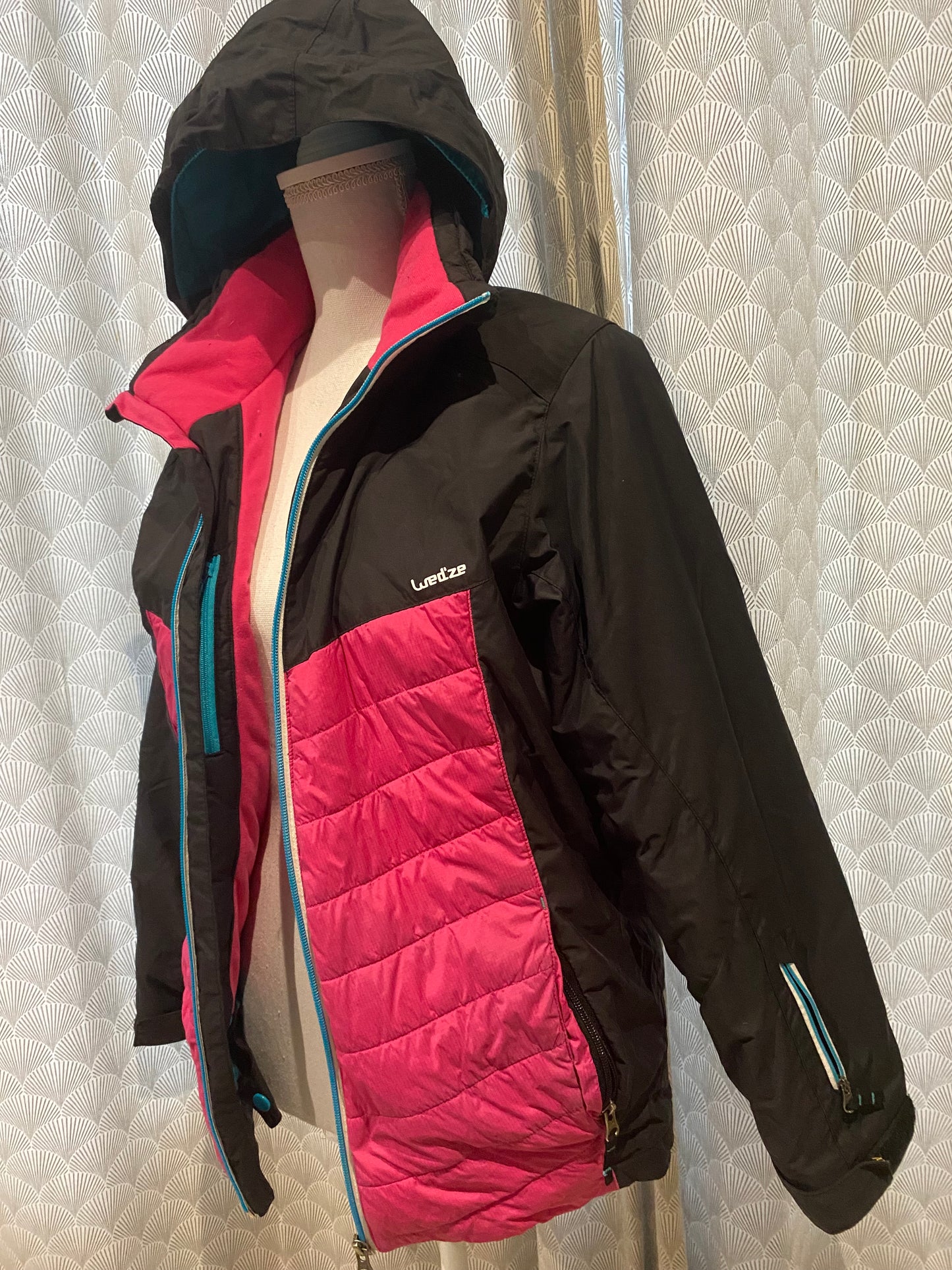 ❄️ Doudoune noir et fuchsia – Wedze Decathlon – 14 ans – léger trous arrière