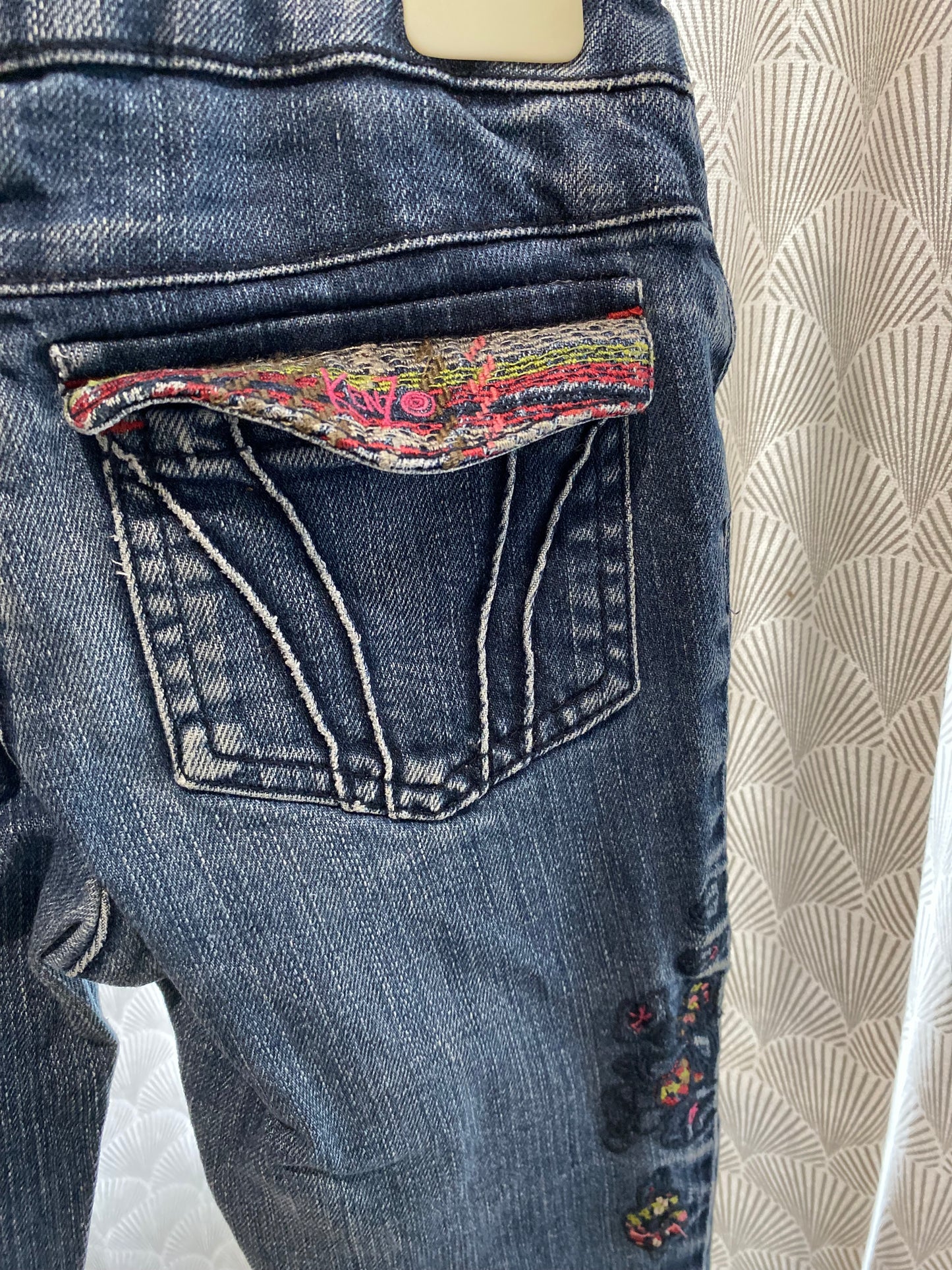 Jean slim 8 ans avec décor fleurs – Ancienne collection Kenzo