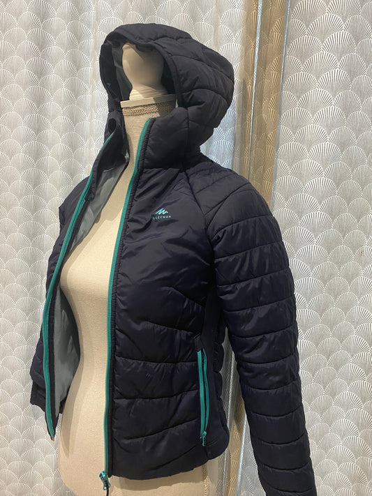 ❄️ Doudoune mi-saison bleu – Quechua – 8/9 ans – neuve sans étiquette