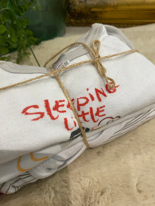 Lot de 3 bodies bébé blancs à motifs – Manches longues – 6 mois – Sans marque