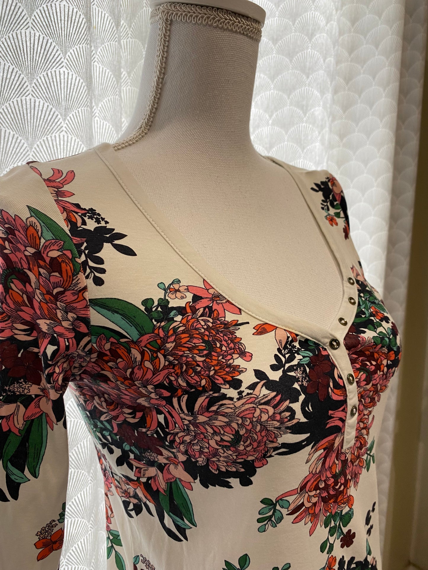 T-shirt blanc à motifs fleuris CAMAÏEU – Taille M 🌸