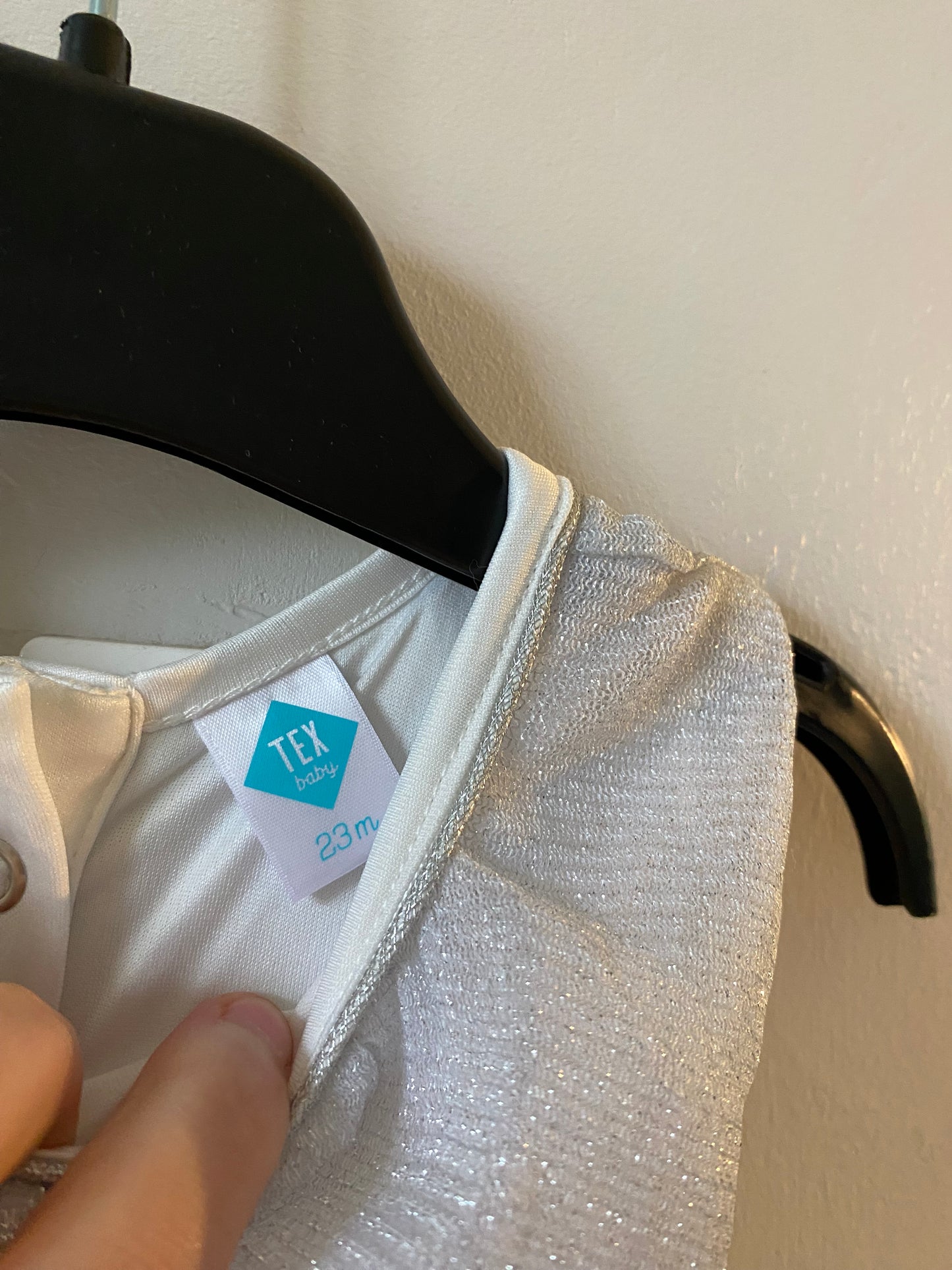 Robe bébé blanche & argent – 23 mois – TEX ✨