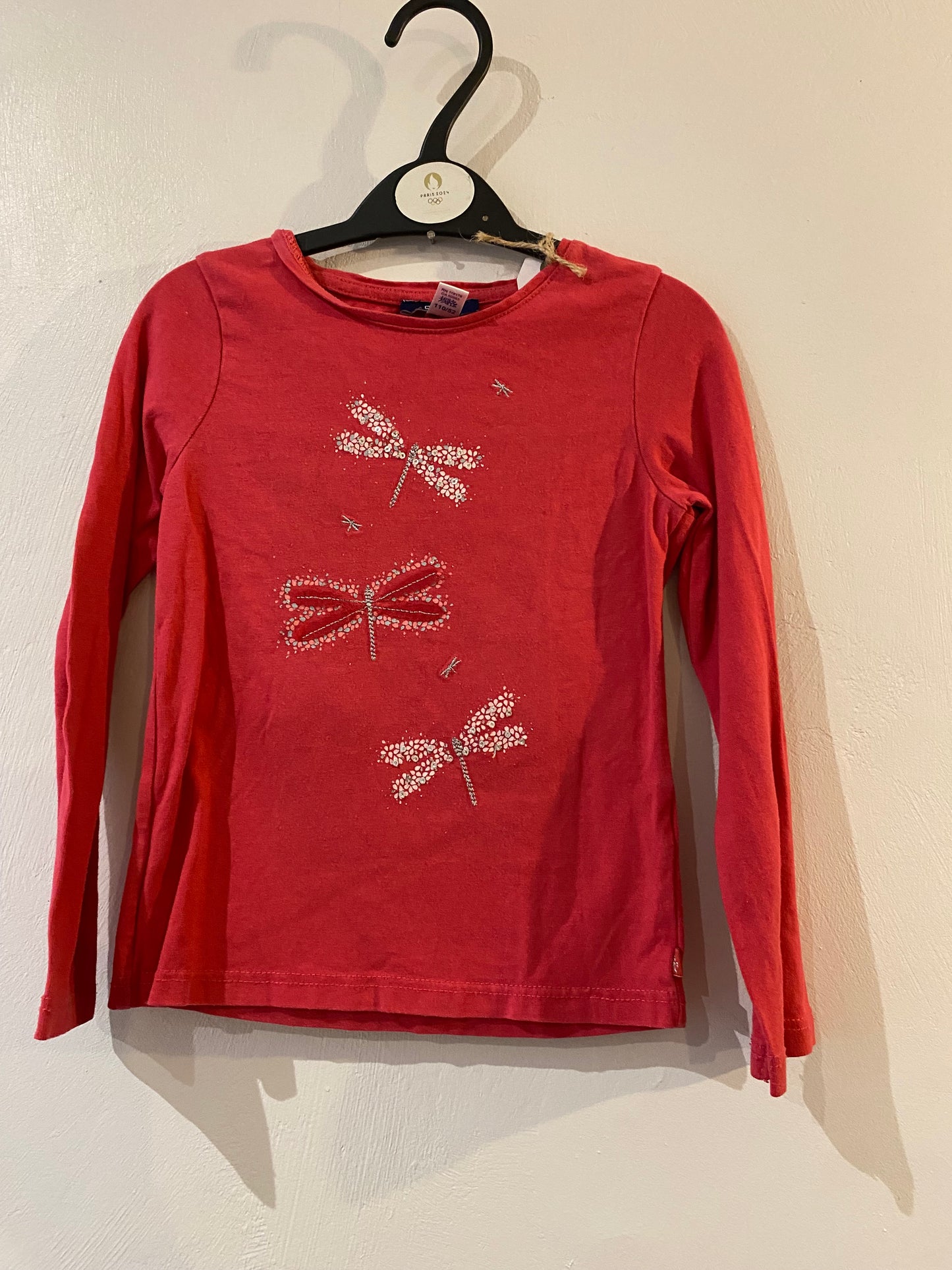 T-shirt fuchsia manches longues papillons – Okaïdi – 4 ans 🩷🦋