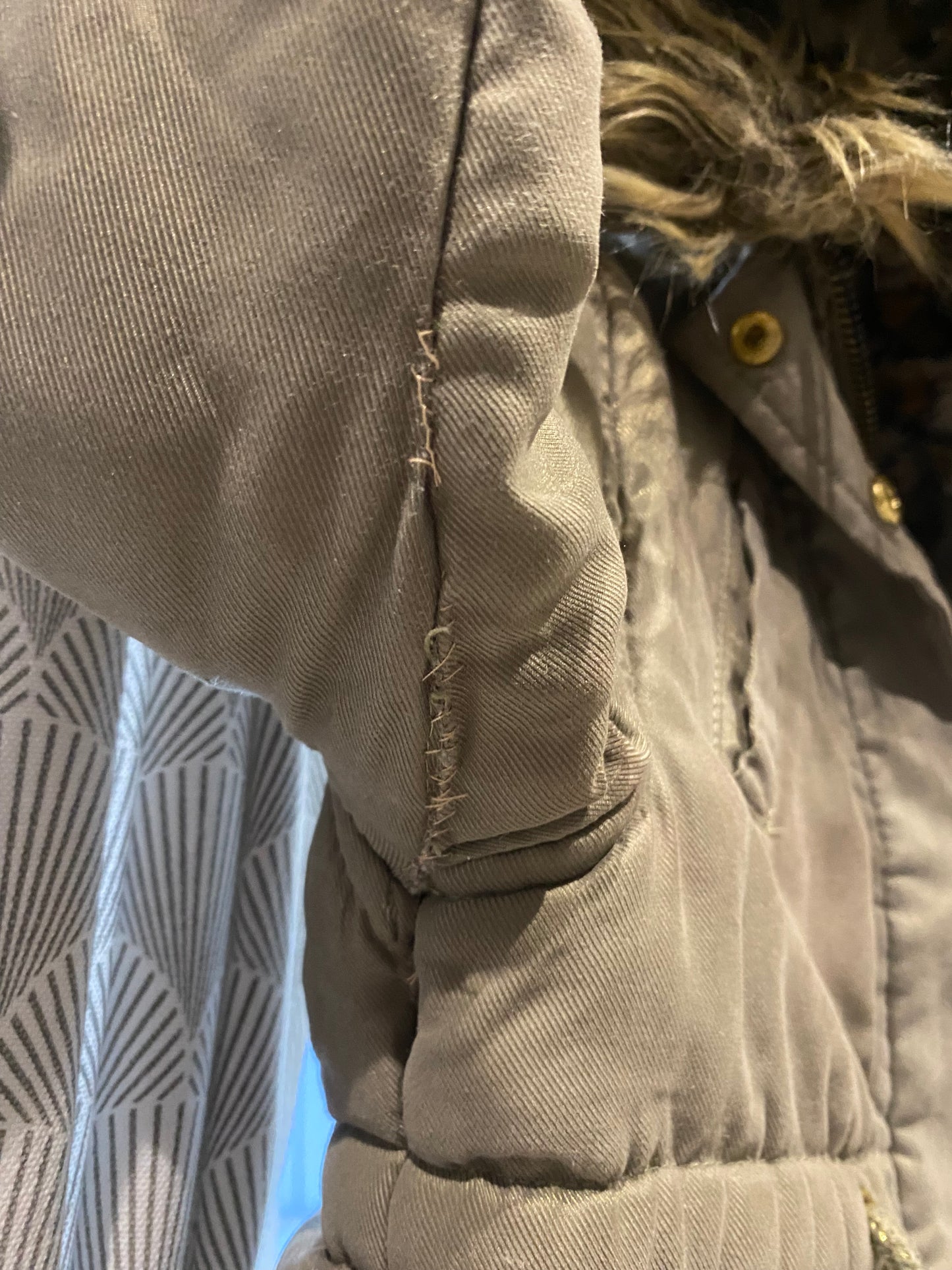 🐆 Doudoune kaki intérieur léopard – 3 ans –  défaut