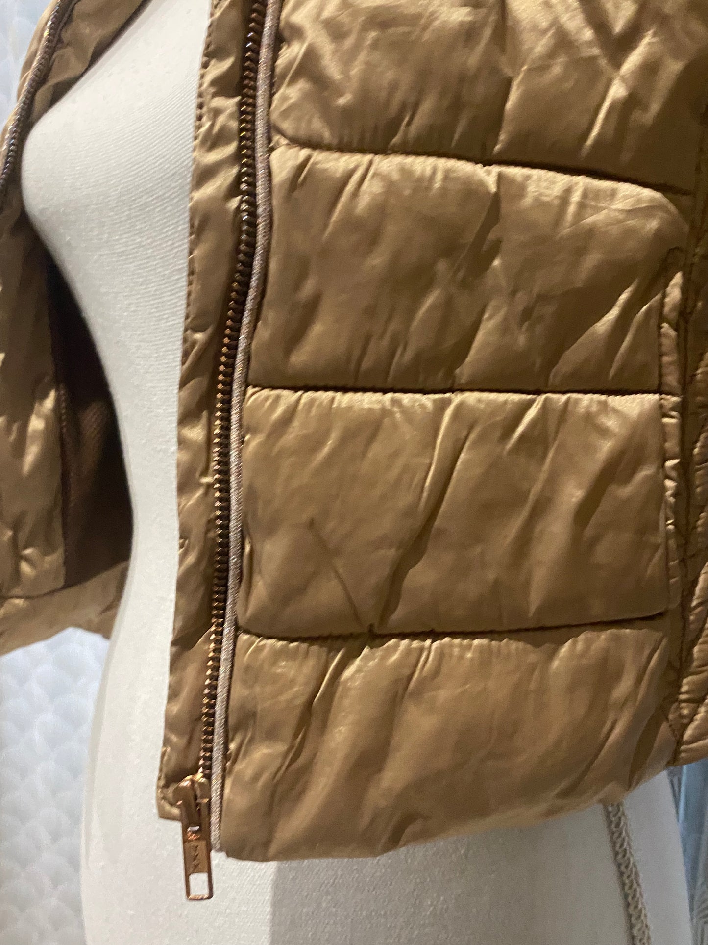 ✨ Doudoune dorée – Catimini – 8 ans