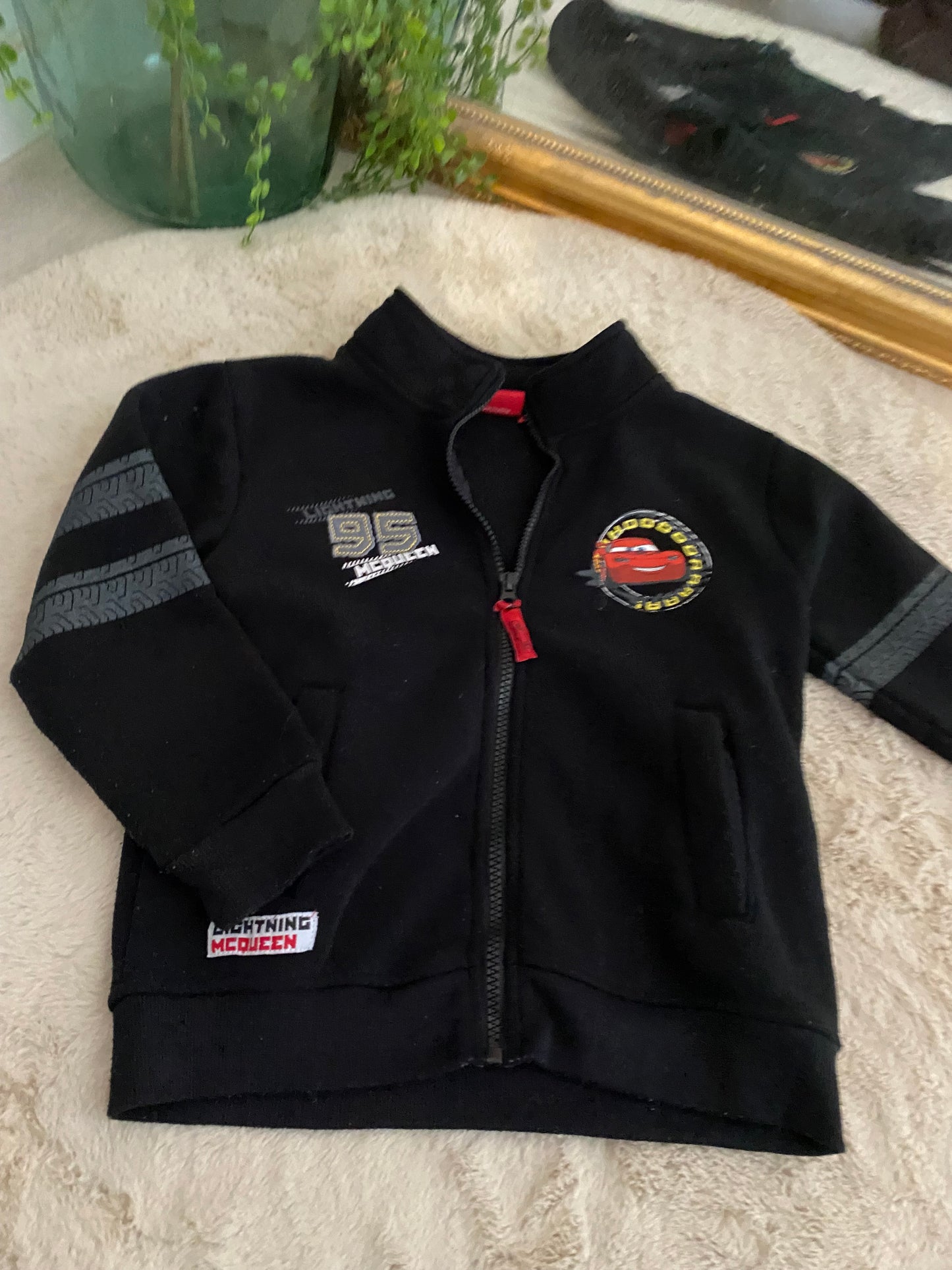 Gilet Cars zippé noir – 6 ans