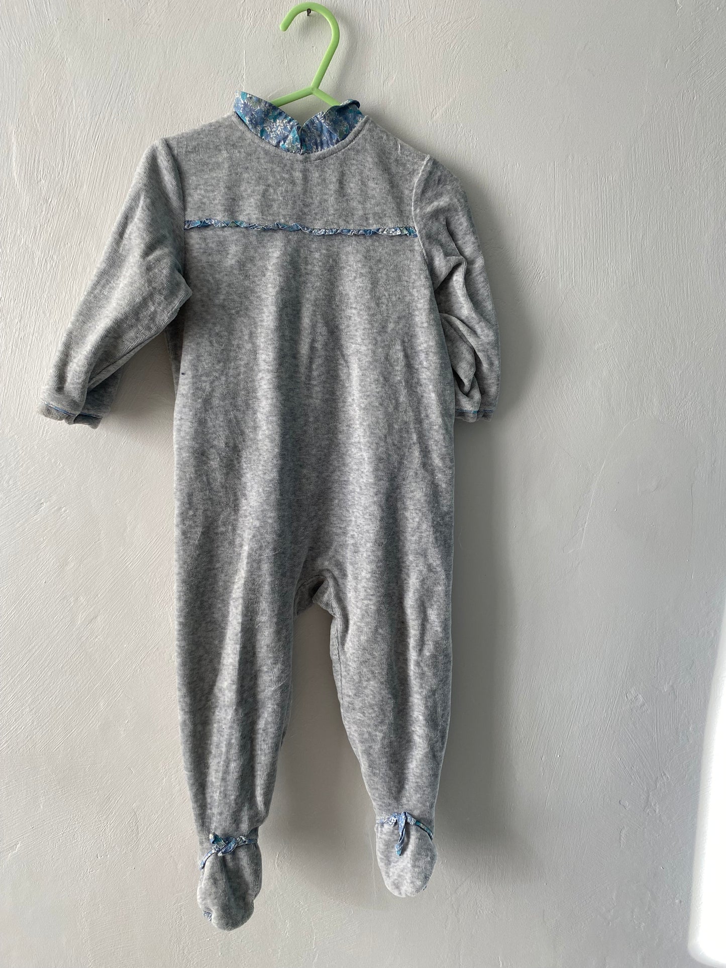Pyjama 1 pièce gris en velours – 18 mois – Cyrillus