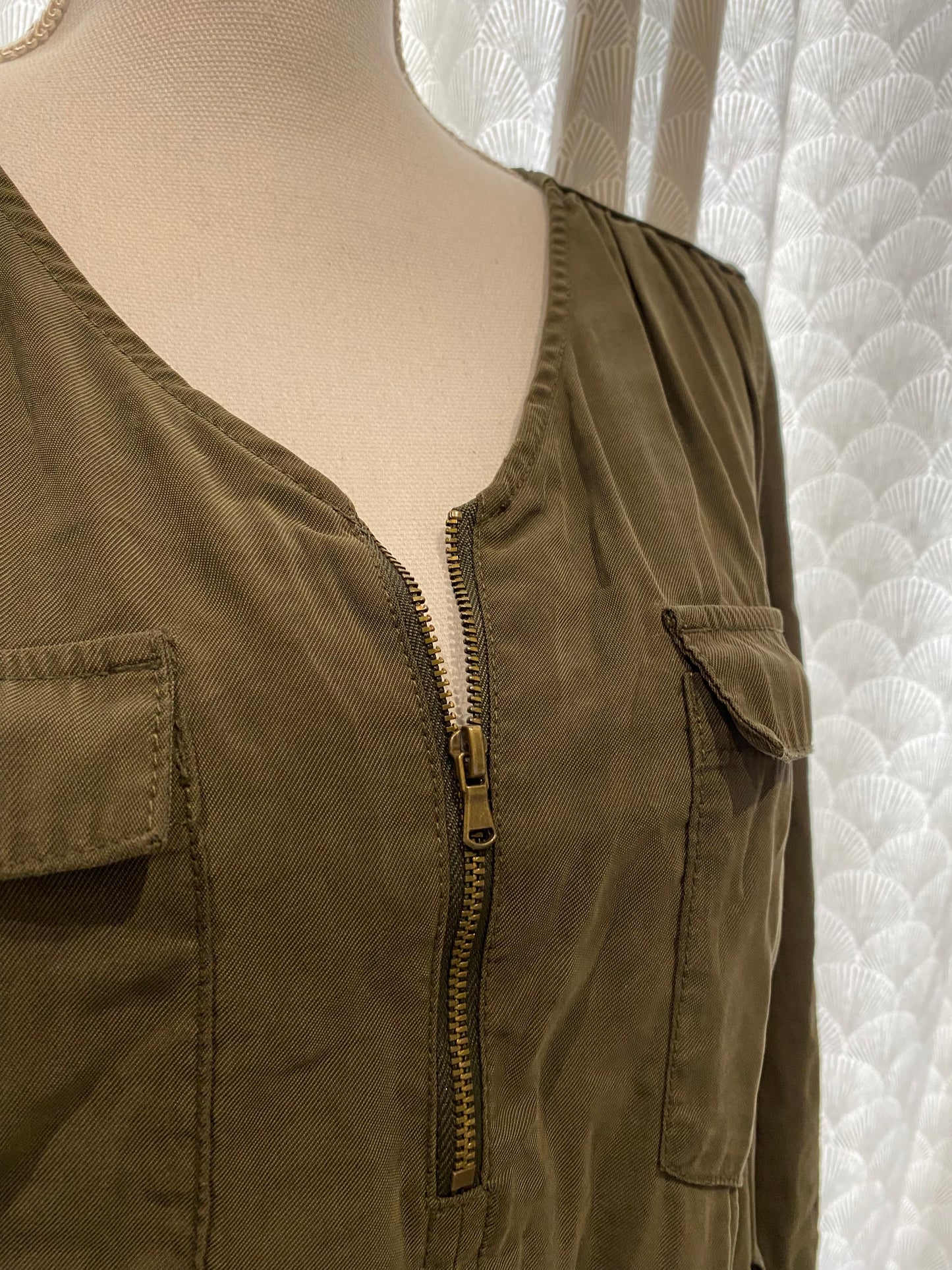 Robe kaki à ceinture & tirette dorée CACHE CACHE – Taille 36/38 💚✨