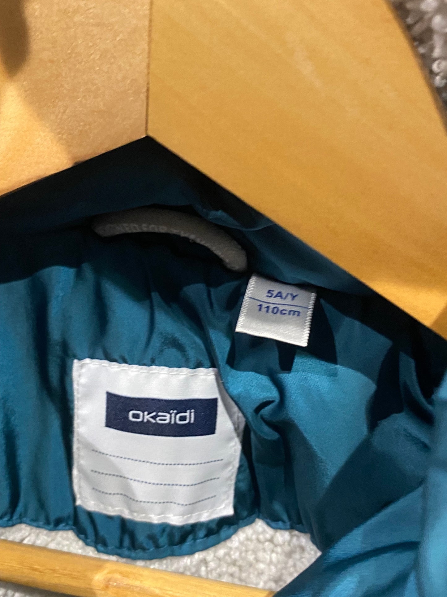 ❄️ Doudoune bleu intérieur moumoute – Okaïdi – 5 ans