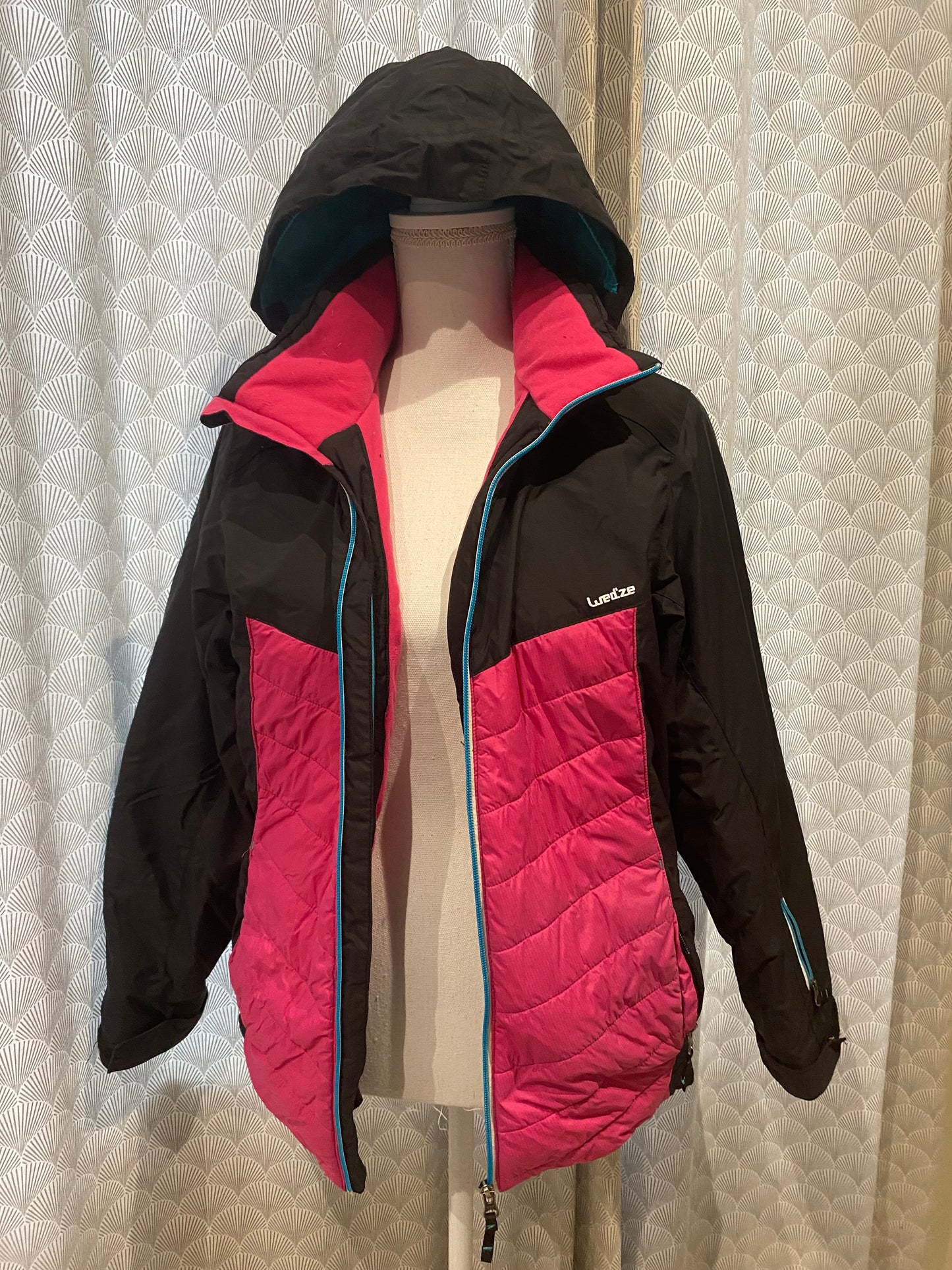 ❄️ Doudoune noir et fuchsia – Wedze Decathlon – 14 ans – léger trous arrière