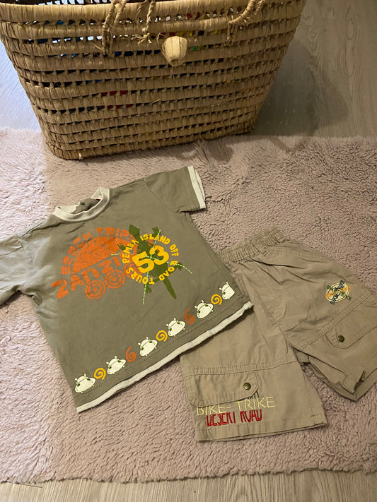 🧒 Ensemble bébé 18 mois – t-shirt manches courtes + short long – kaki – Très bon état