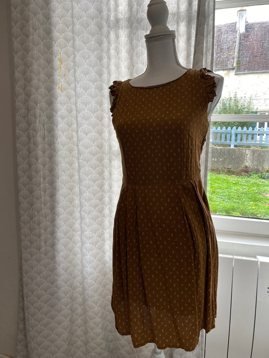 Robe marron à petites fleurs PULL & BEAR – Taille 36 🌸