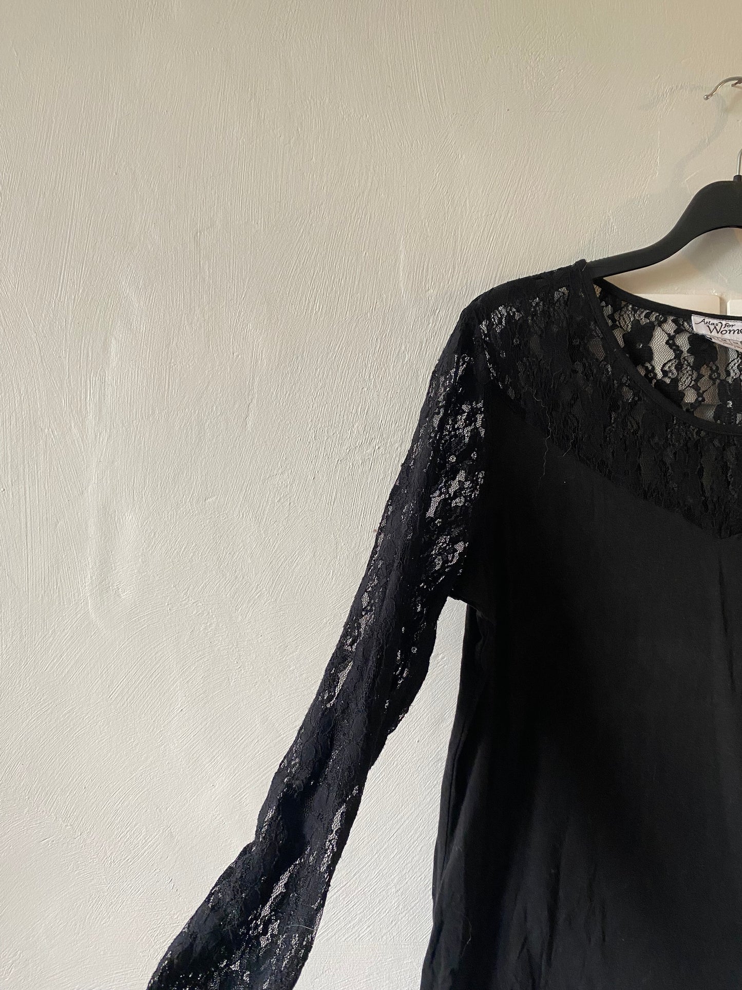 Haut noir manches longues en dentelle – 42 – Atlas Women