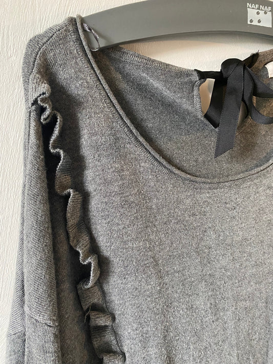 Pull gris motif froufrou à nouer dans le dos – Taille M – Cache Cache