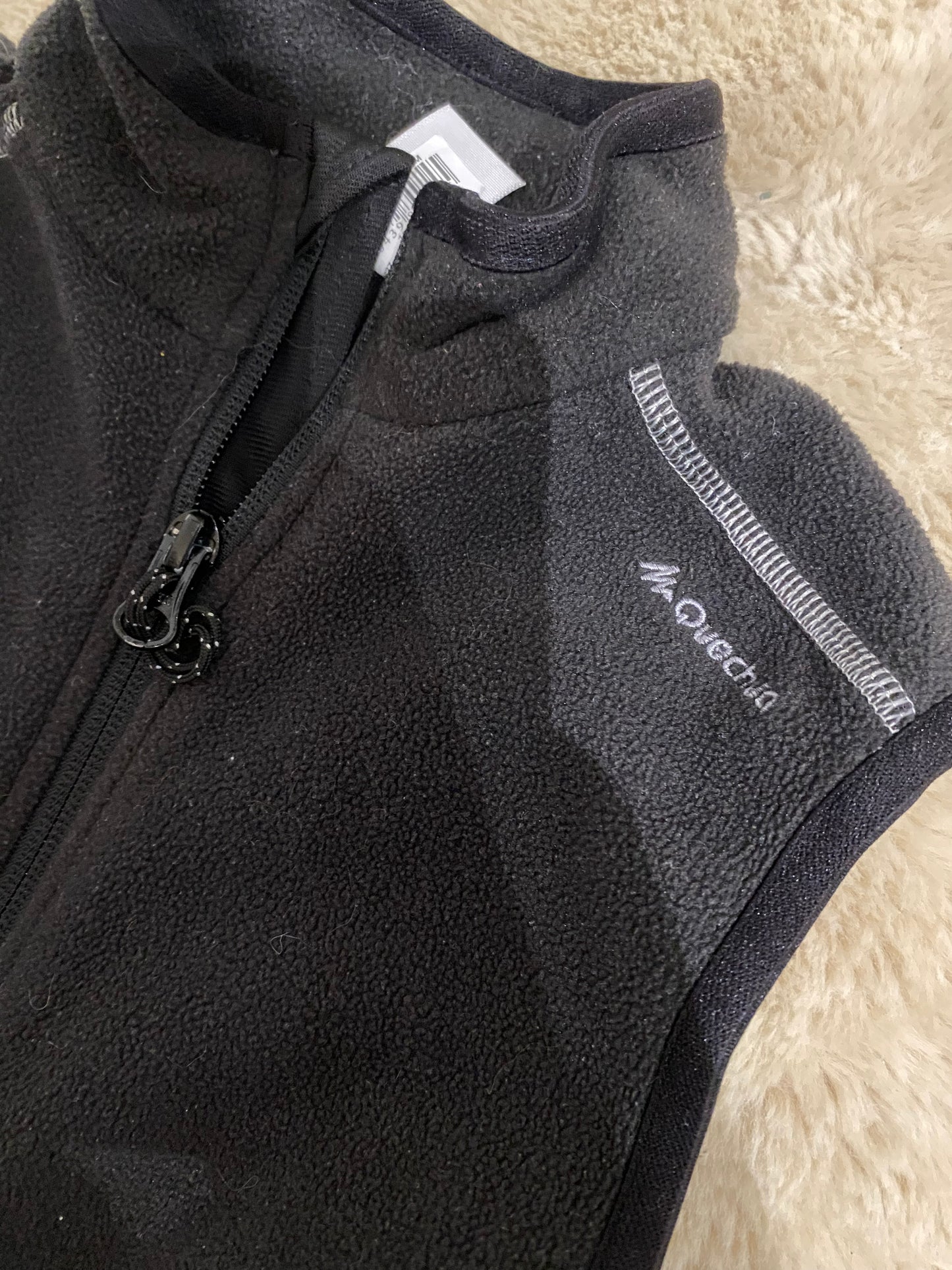 Gilet manches courtes polaire noir – Quechua – 8 ans